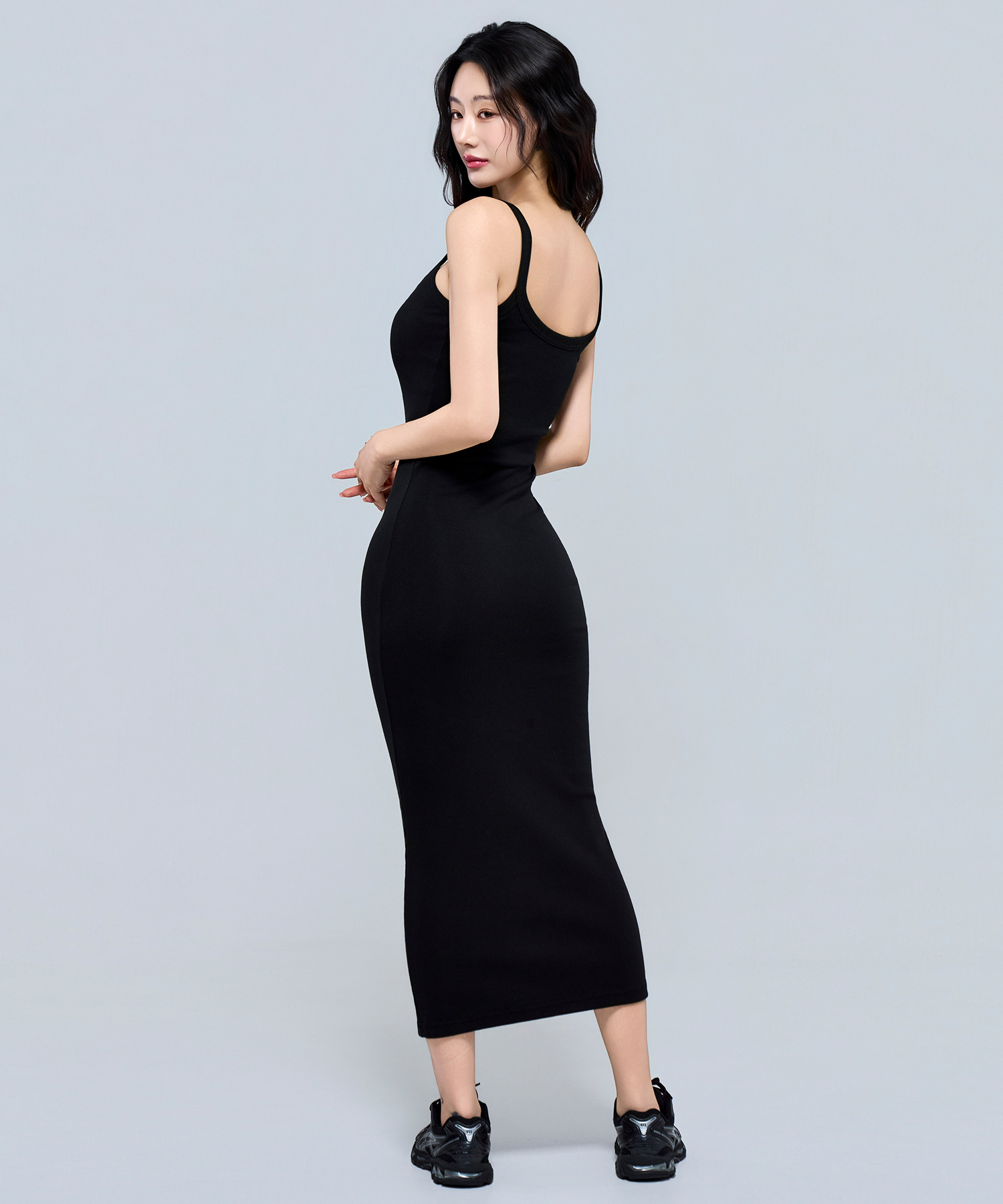 Длинное трикотажное платье в рубчик P5072 [Black]