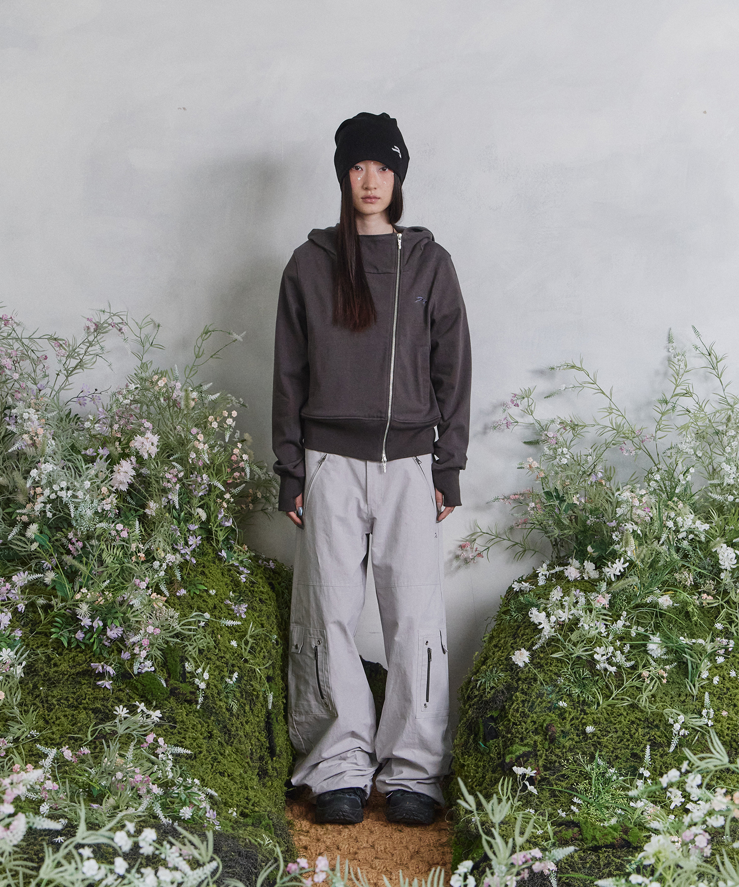 Songi Songi x Tansan Horn Applique Side Zip худи-молния (Charcoal)