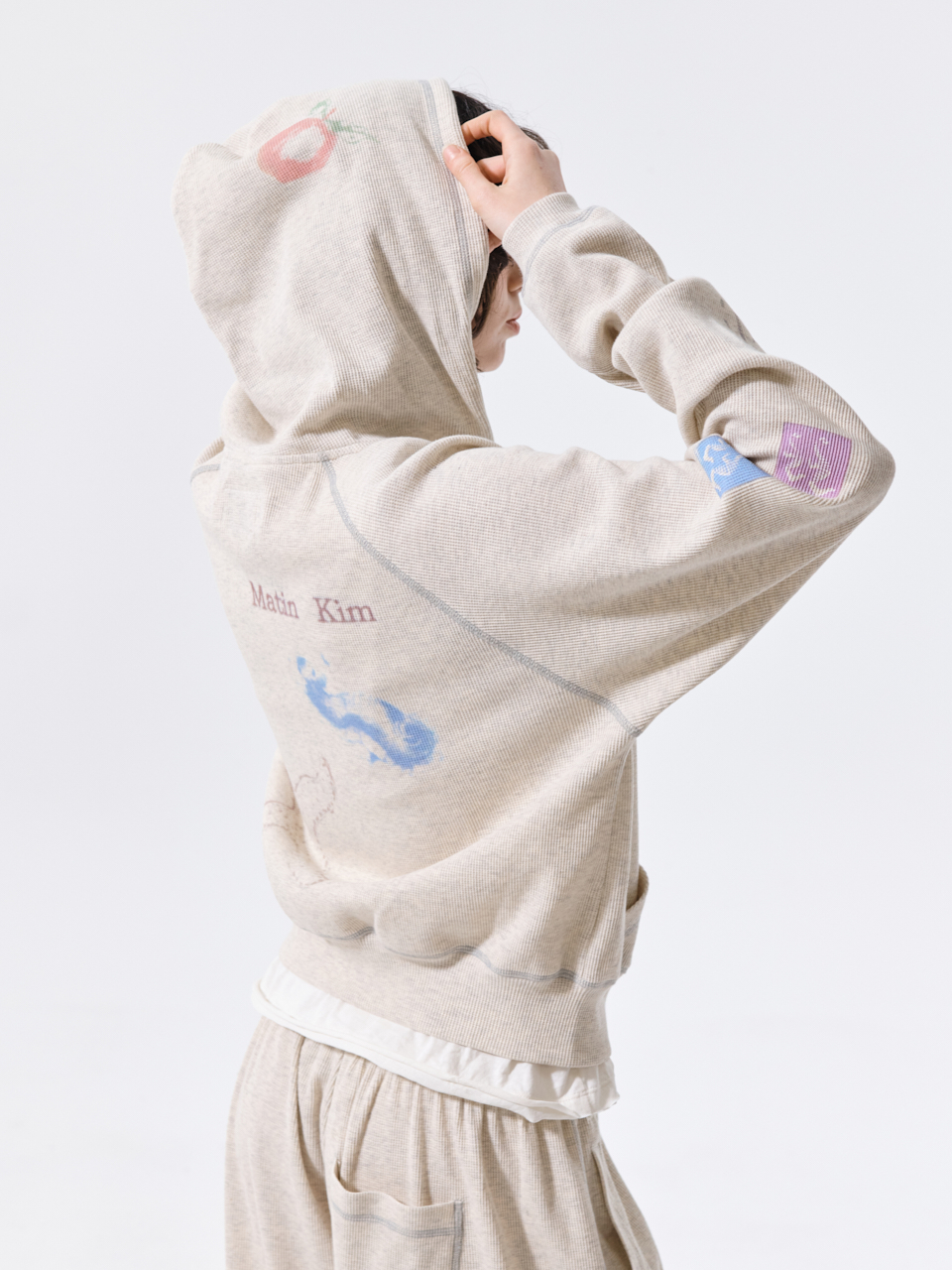 마뗑킴(MATIN KIM) SKETCH GRAFFITI WAFFLE HOODY ZIP UP IN LIGHT
