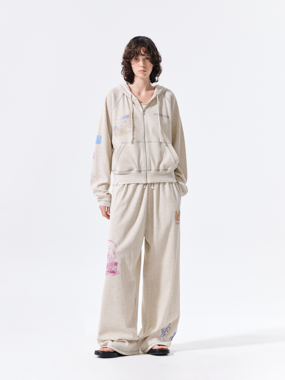 마뗑킴(MATIN KIM) SKETCH GRAFFITI WAFFLE HOODY ZIP UP IN LIGHT
