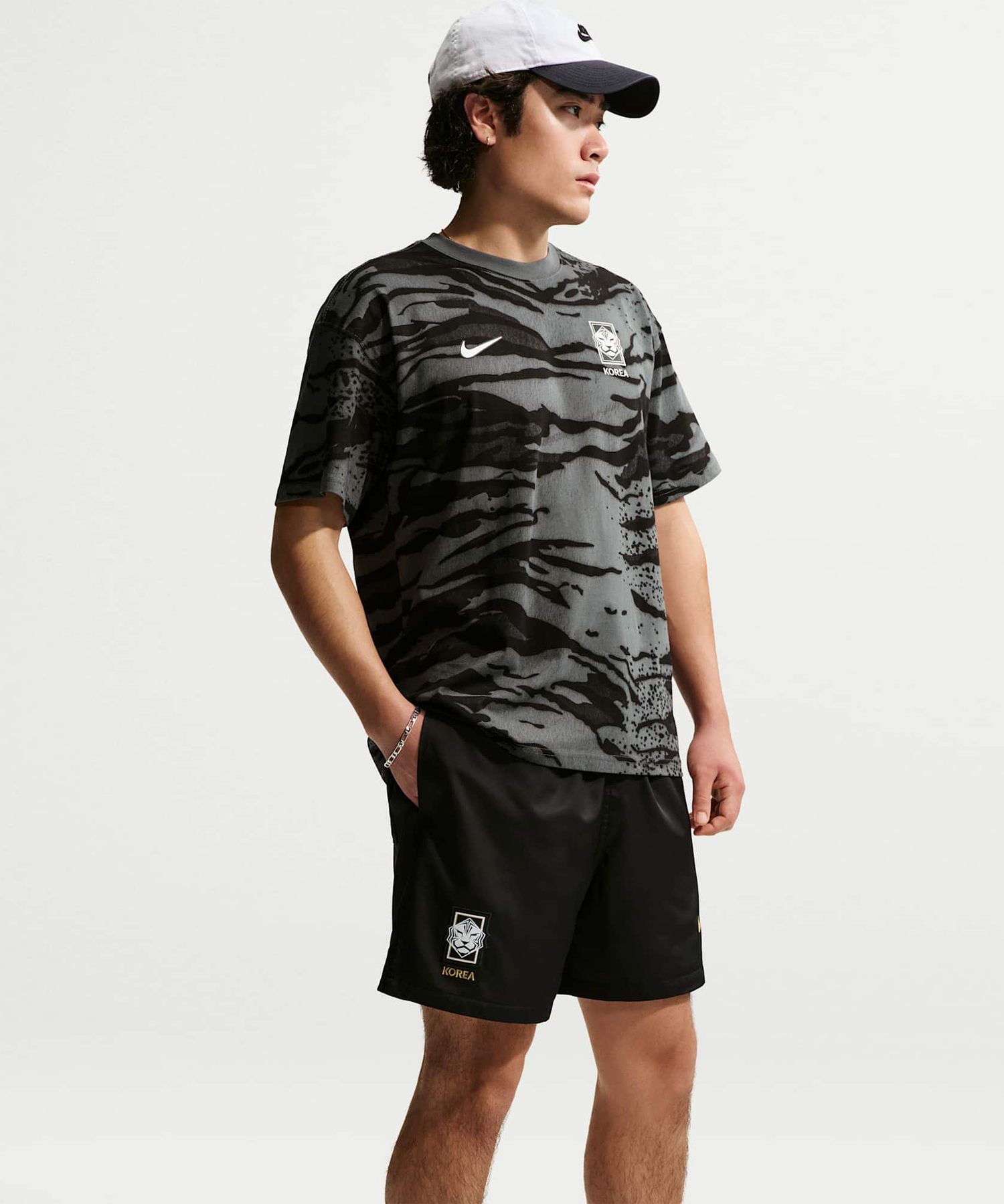 KOR M NK CLUB FLOW SHORT - BLACK/(CLUB GOLD) (No Sponsor)