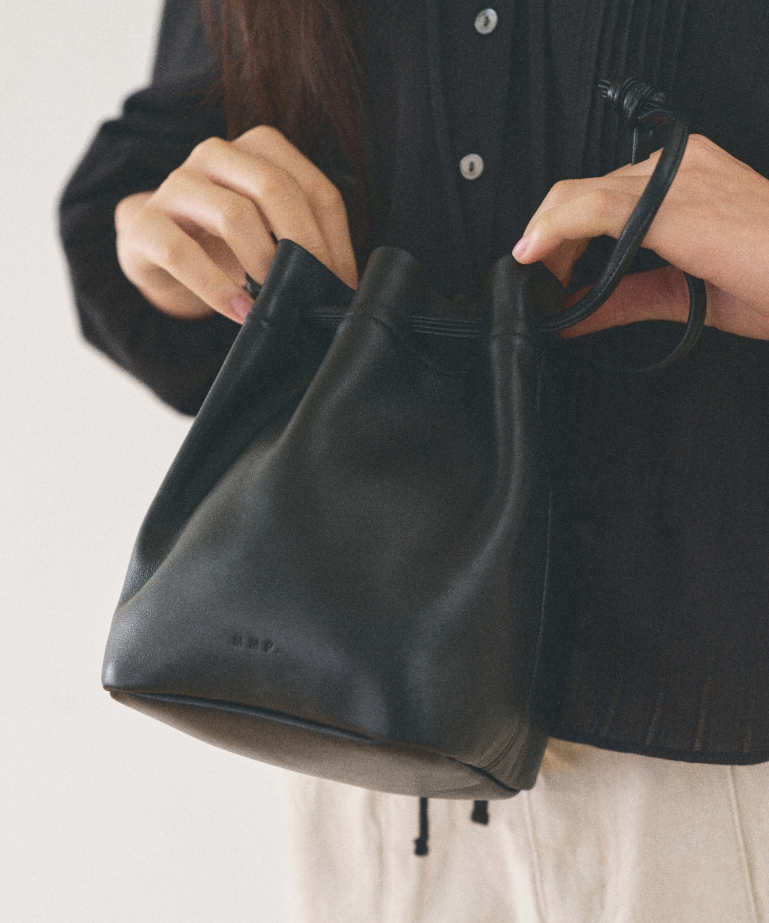 TINNY BUCKET BAG_BLACK