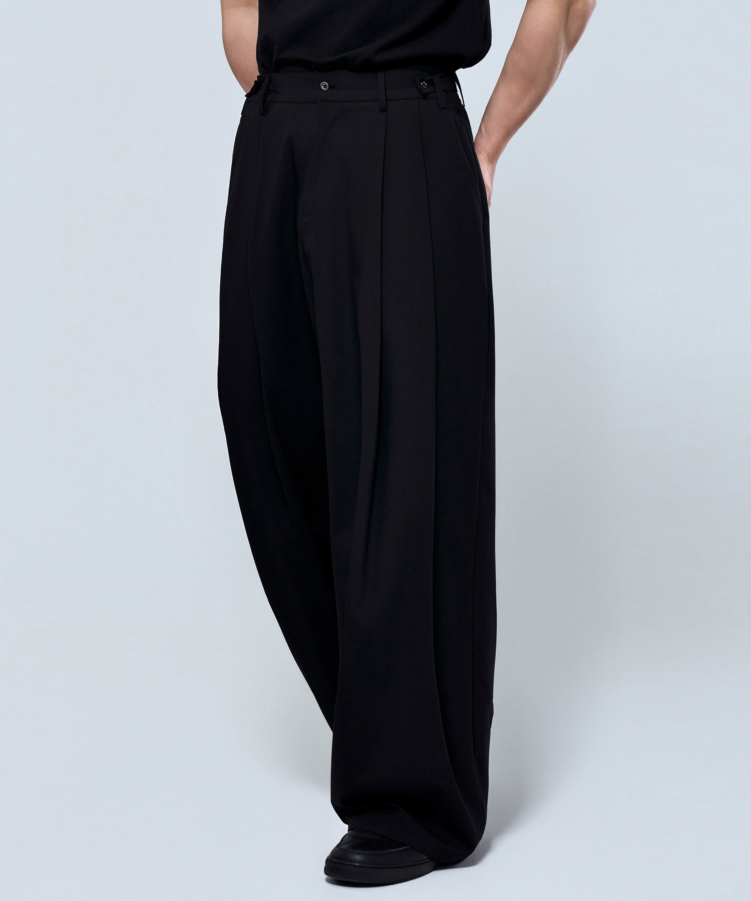 Широкие слаксы P2619 с защипами [Black]