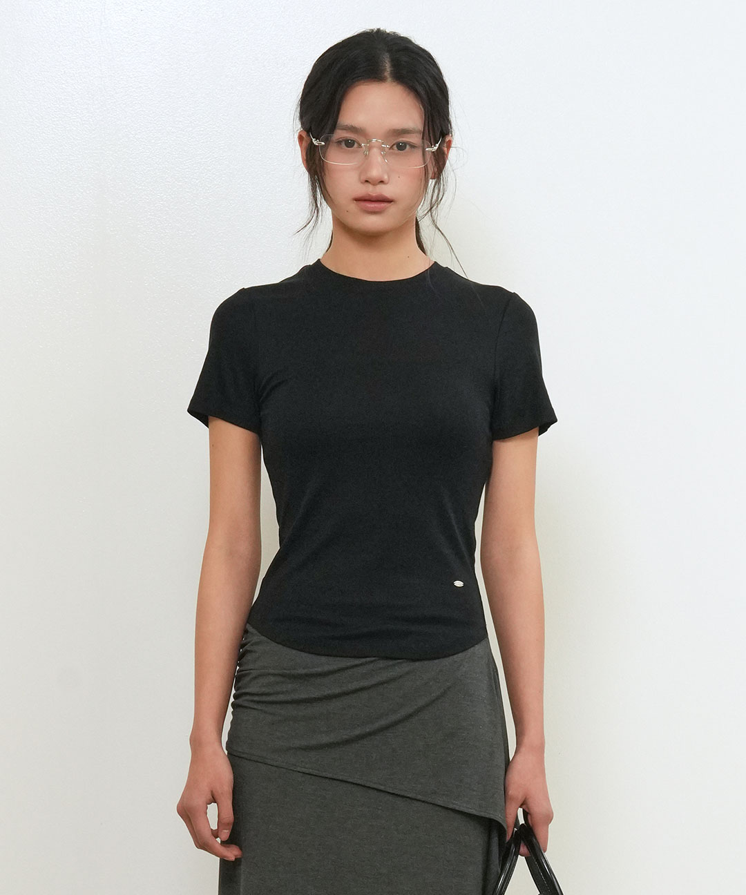 woman acetate round neck t-shirt [black]