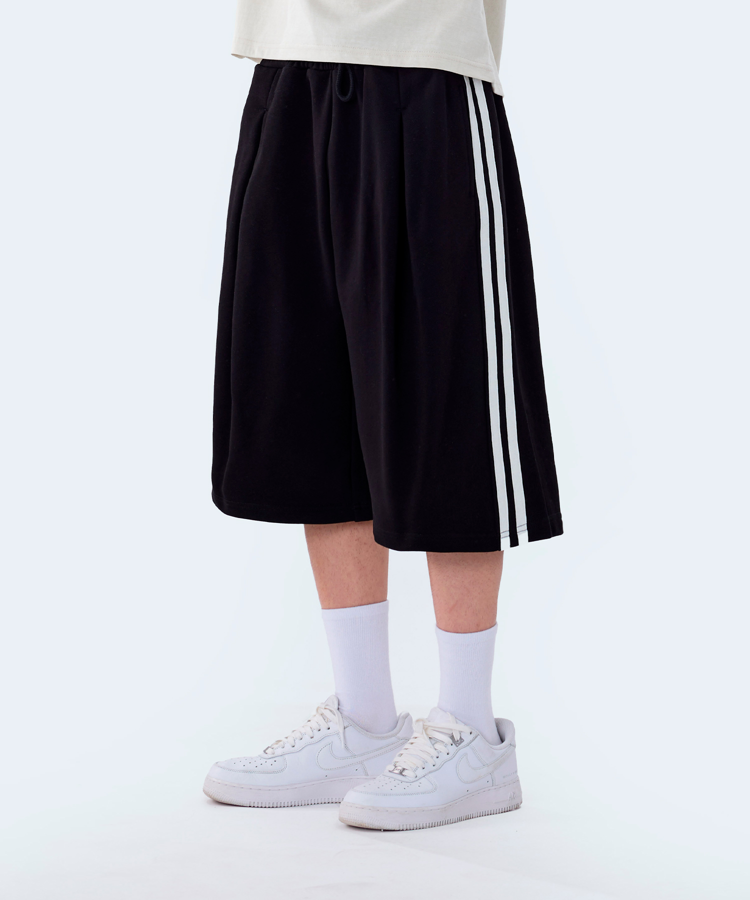Шорты-бермуды со складками YP-5Y04, Black