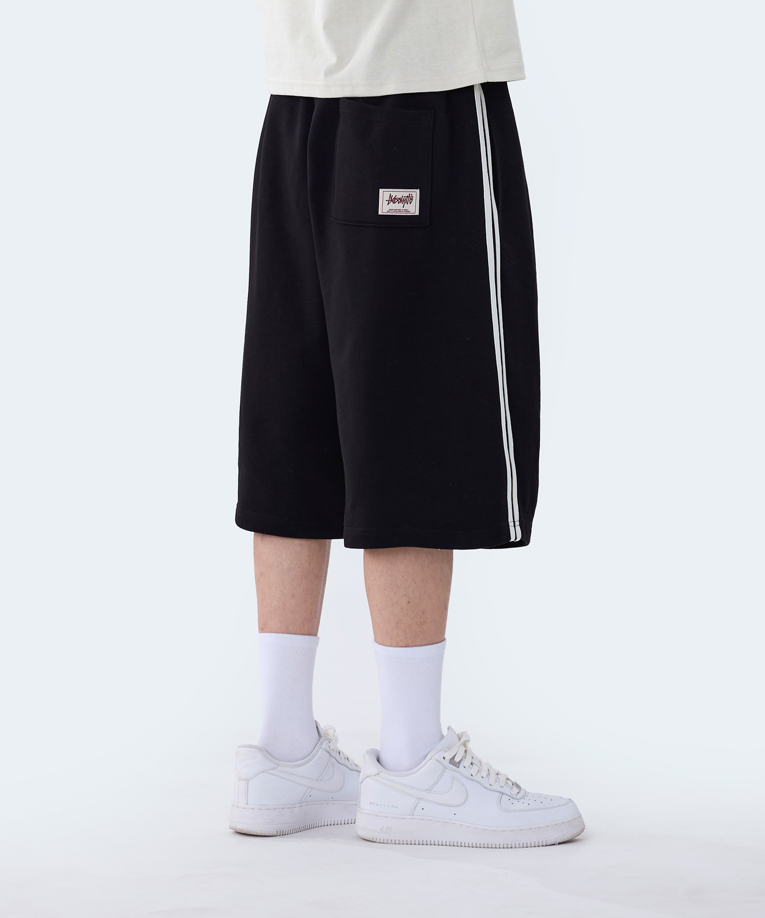 Шорты-бермуды со складками YP-5Y04, Black
