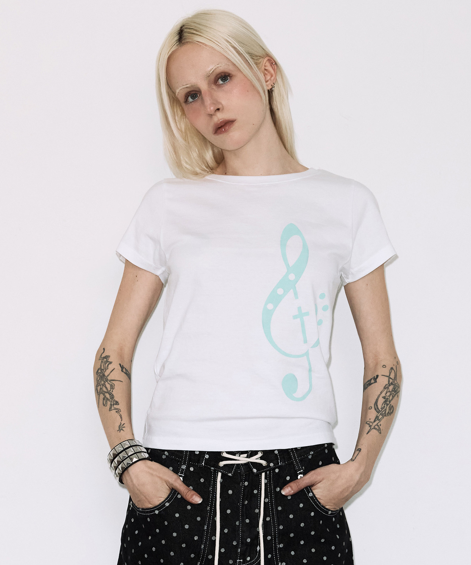 CLEF SYMBOL TEE (WHITE) F26QB143