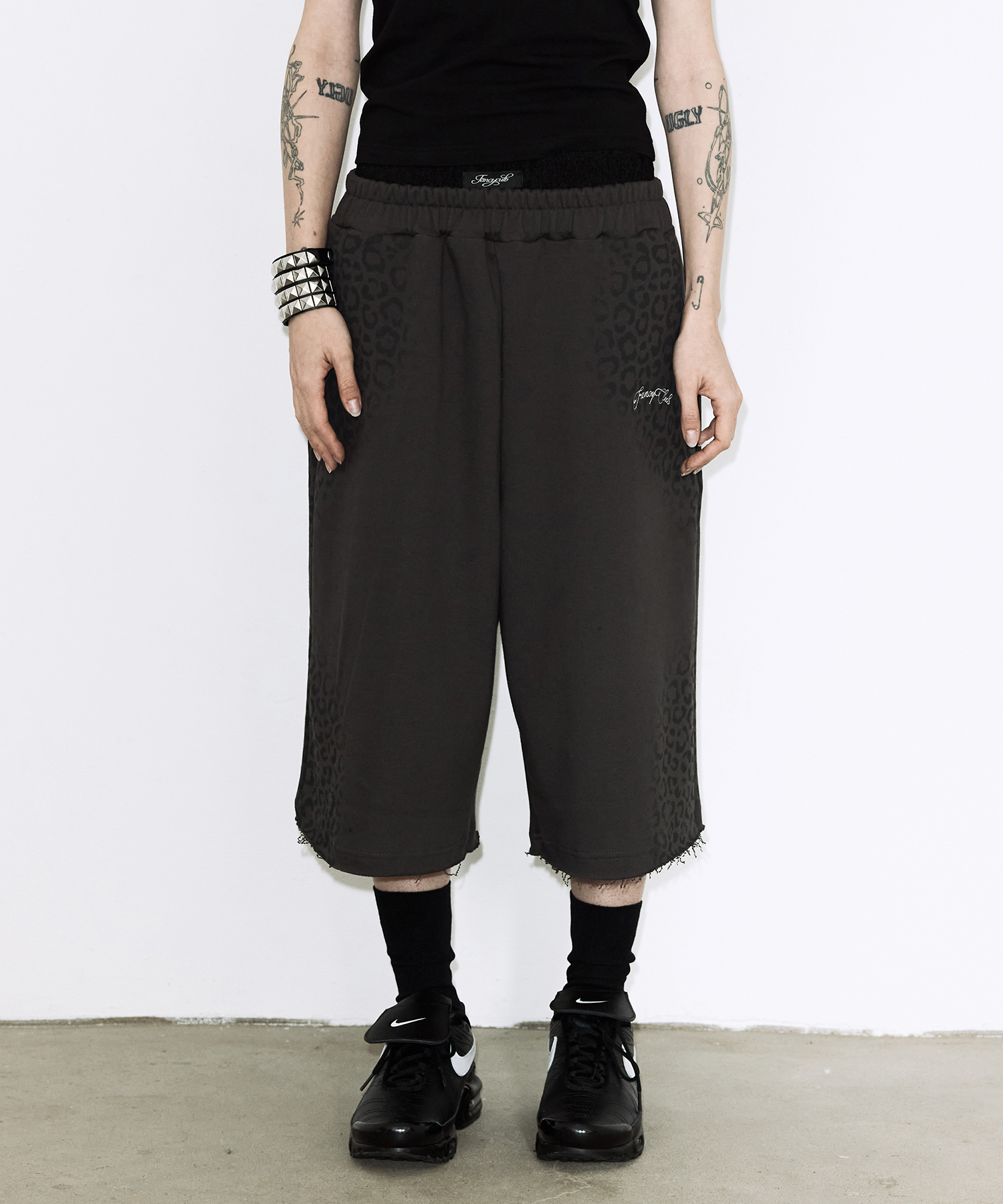 LEOPARD SAGGING BERMUDA PANTS (CHARCOAL) F26QD403