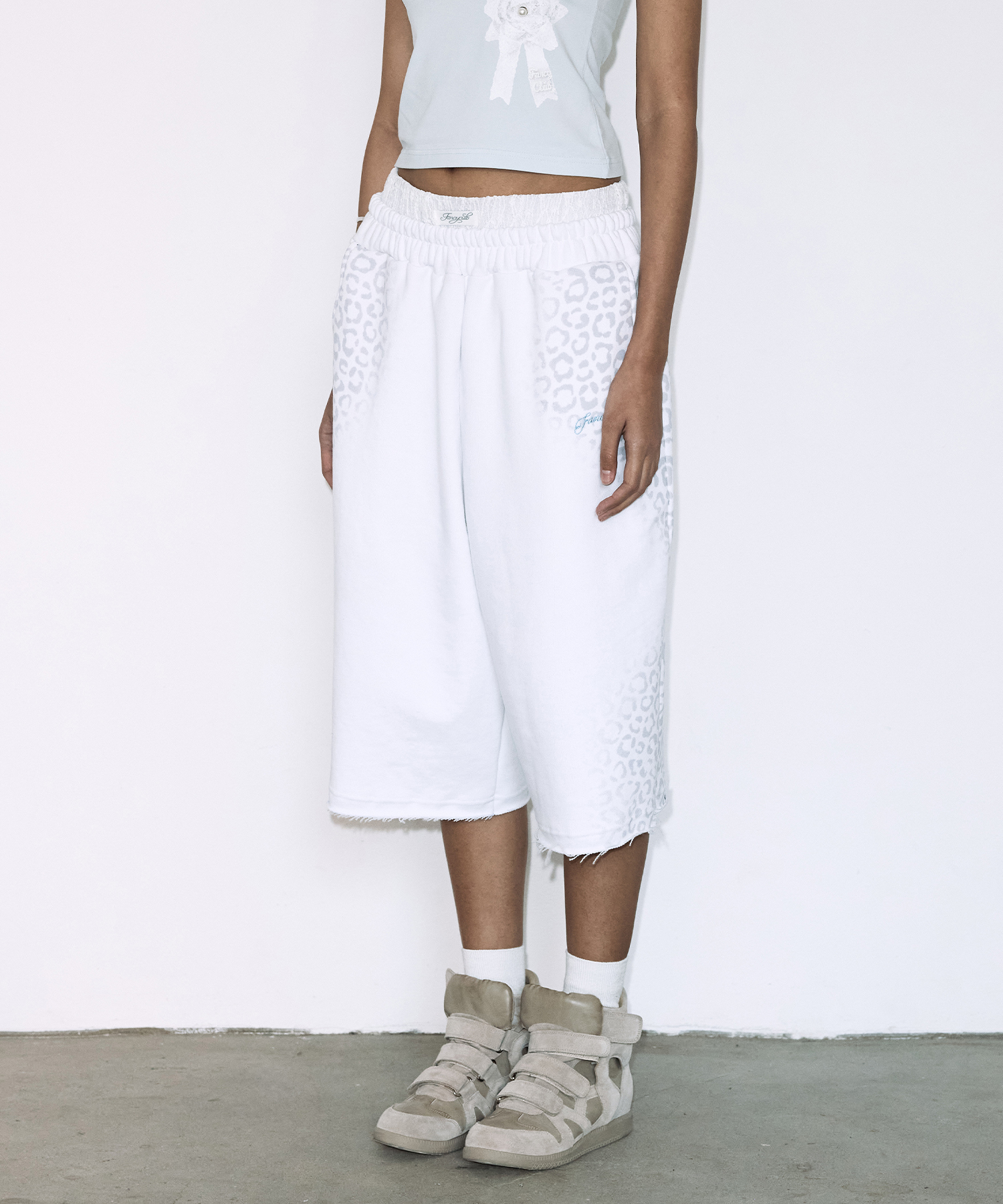 LEOPARD SAGGING BERMUDA PANTS (WHITE) F26QD403
