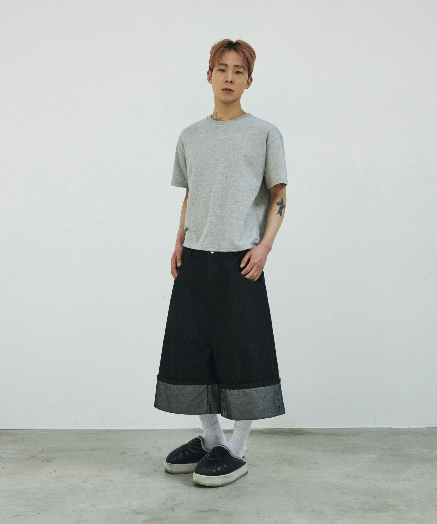 [Ryu Jeonran x Skelliwag] Roll-Up Non-Fade Bermuda джинсовые шорты [Black]
