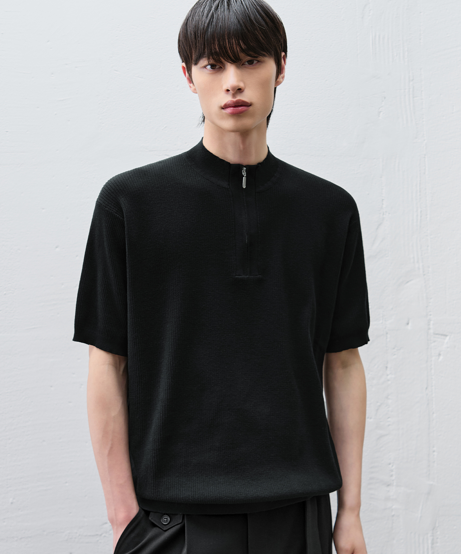 URBANE RIBBED HALF ZIPUP KNIT [BLACK]