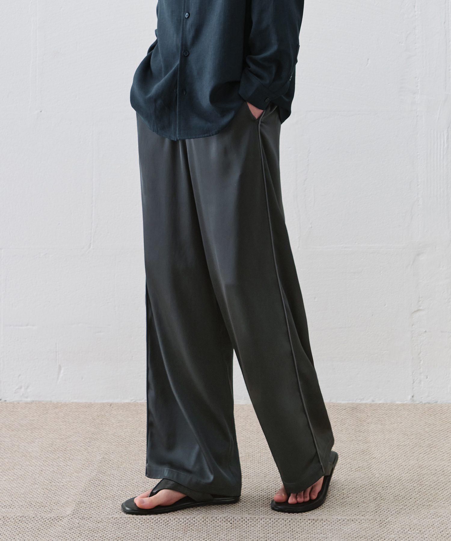 LUSTER SINGLE LINE TRACK PANTS [CHARCOAL]