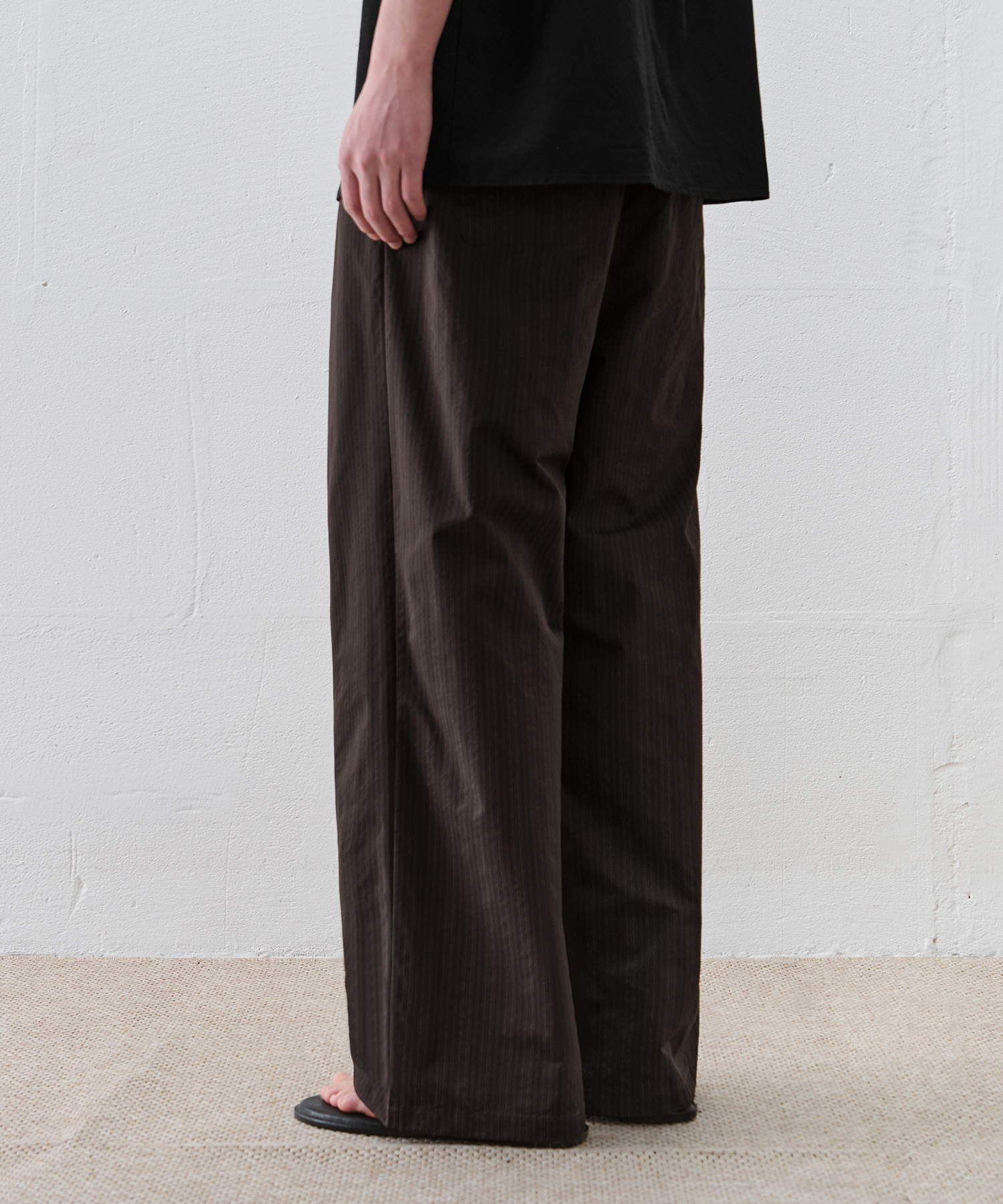 RUSTLE STRIPE BANDING PANTS [BROWN]
