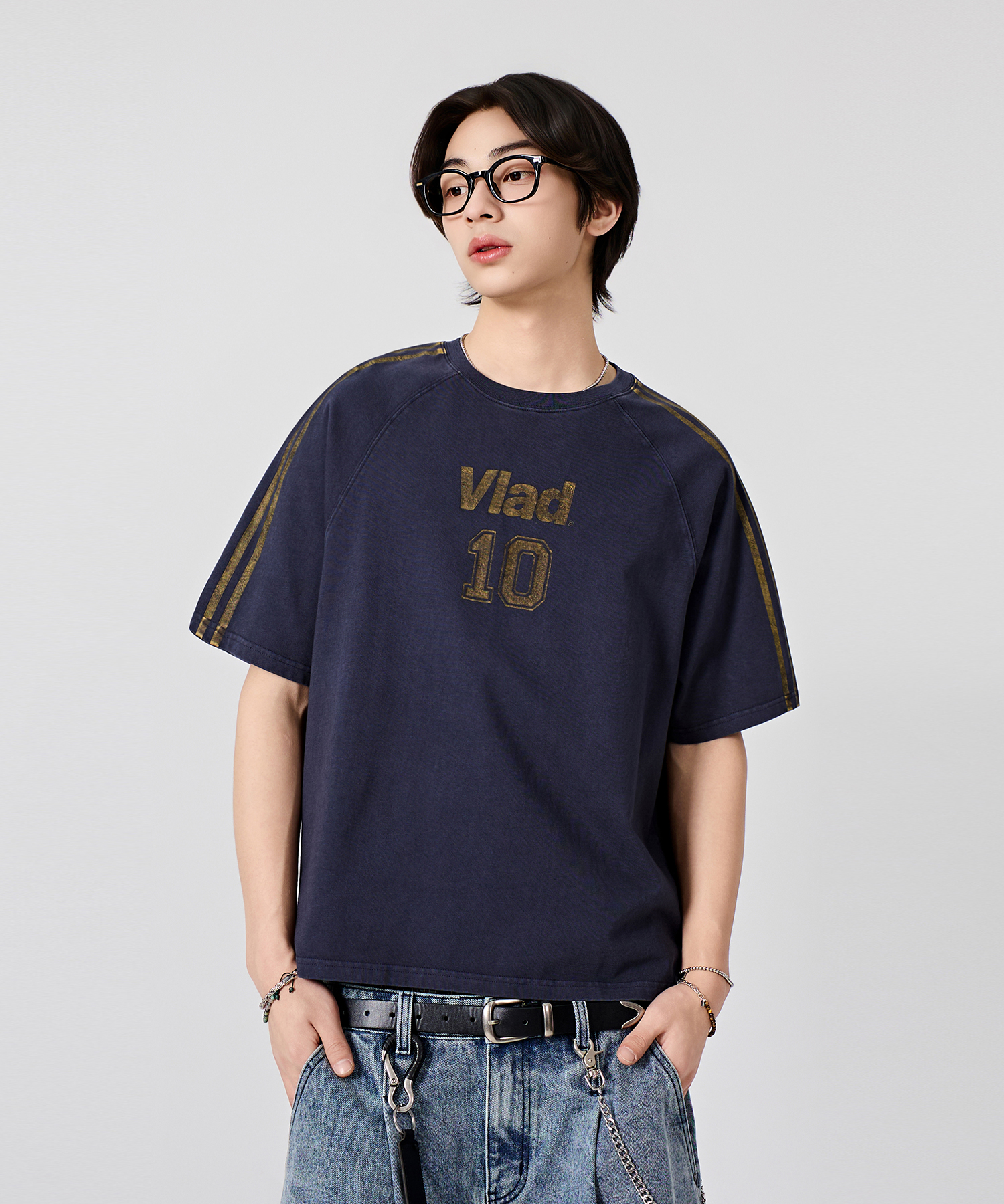 VLAD VTG TRACK ARTWORK SHORT SLEEVE T-SHIRT_PIGMENT NAVY