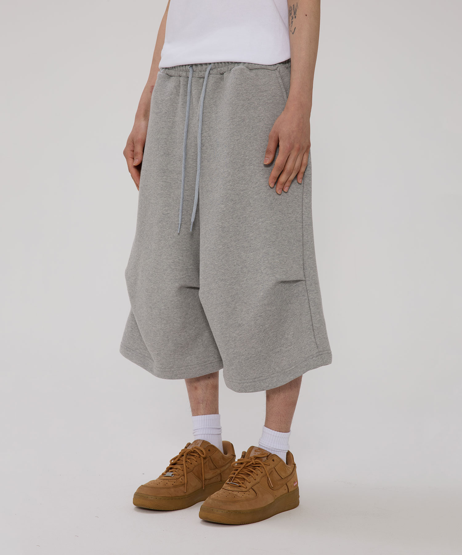 Бермуды Decalcomanie с патчем сзади (Grey)