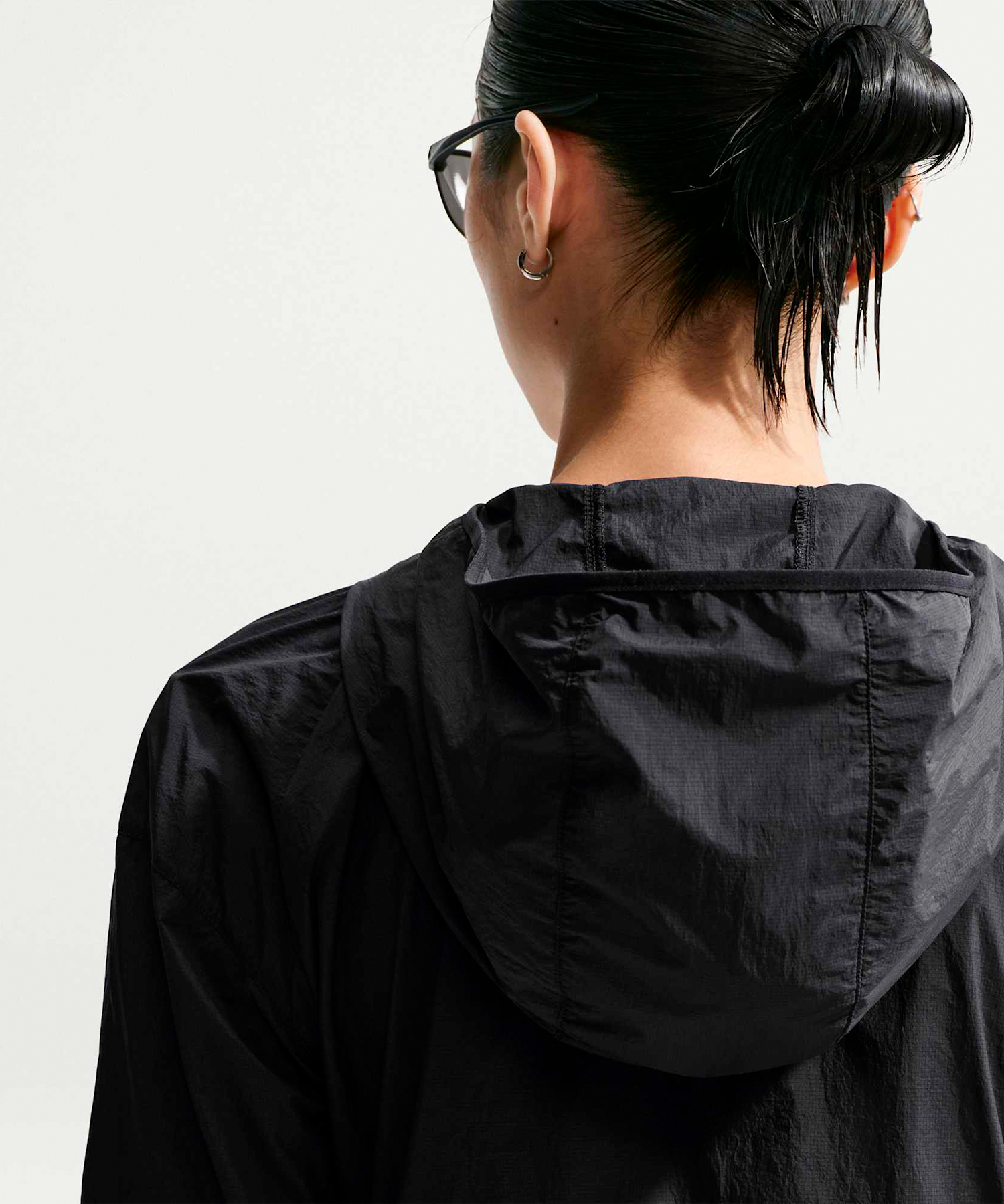W NK TEMPO UV LIGHT JKT - BLACK / (REFLECTIVE SILV)