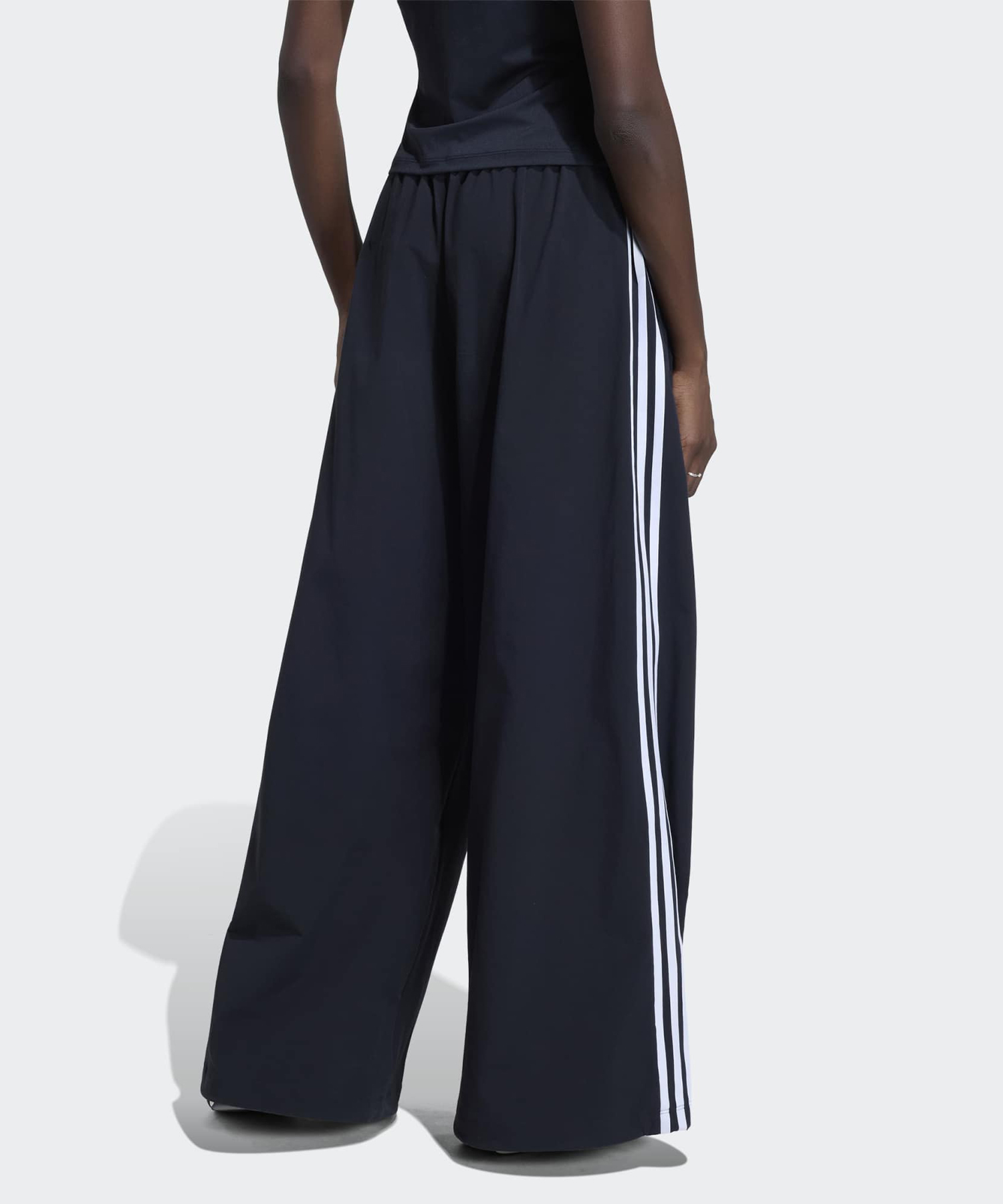 PLEATED TP BLACK
