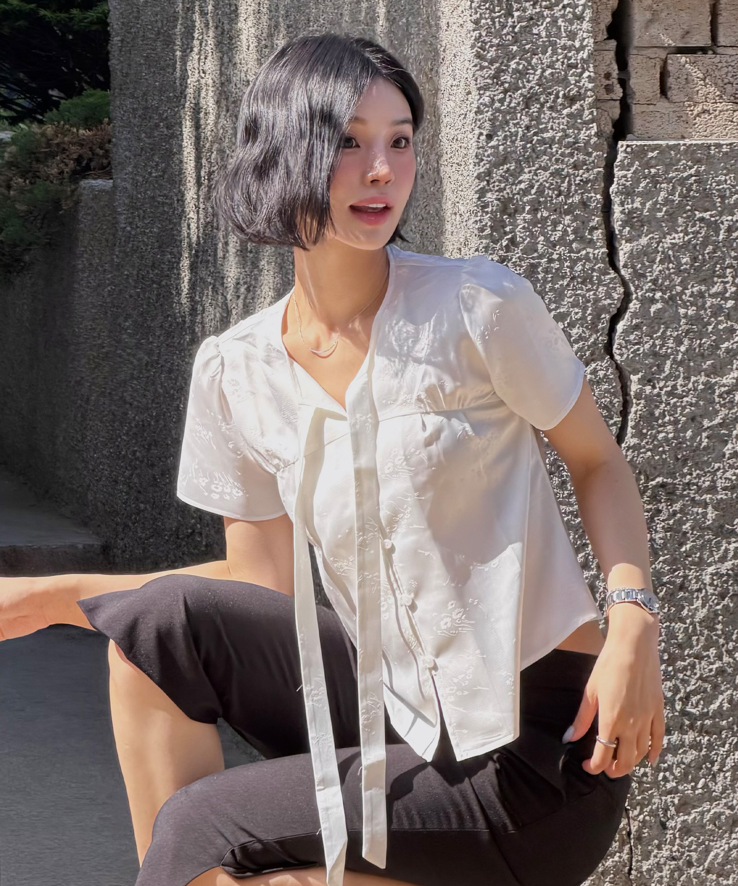 SATIN JACQUARD TIE BLOUSE [WHITE]