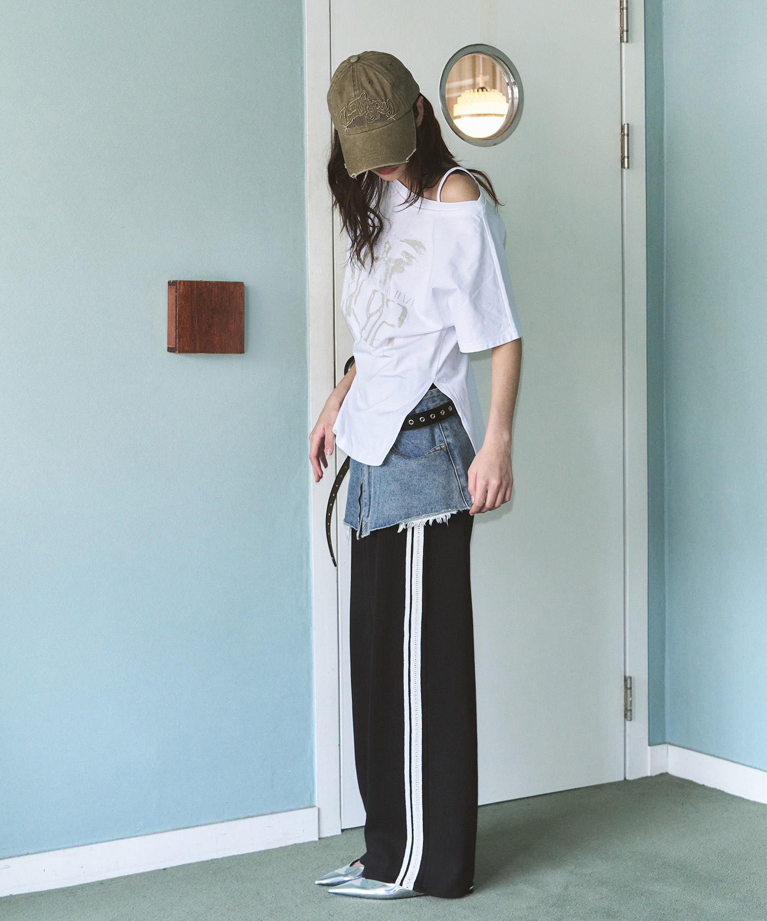 Vintage Slit One-shoulder T-Shirt [WHITE]