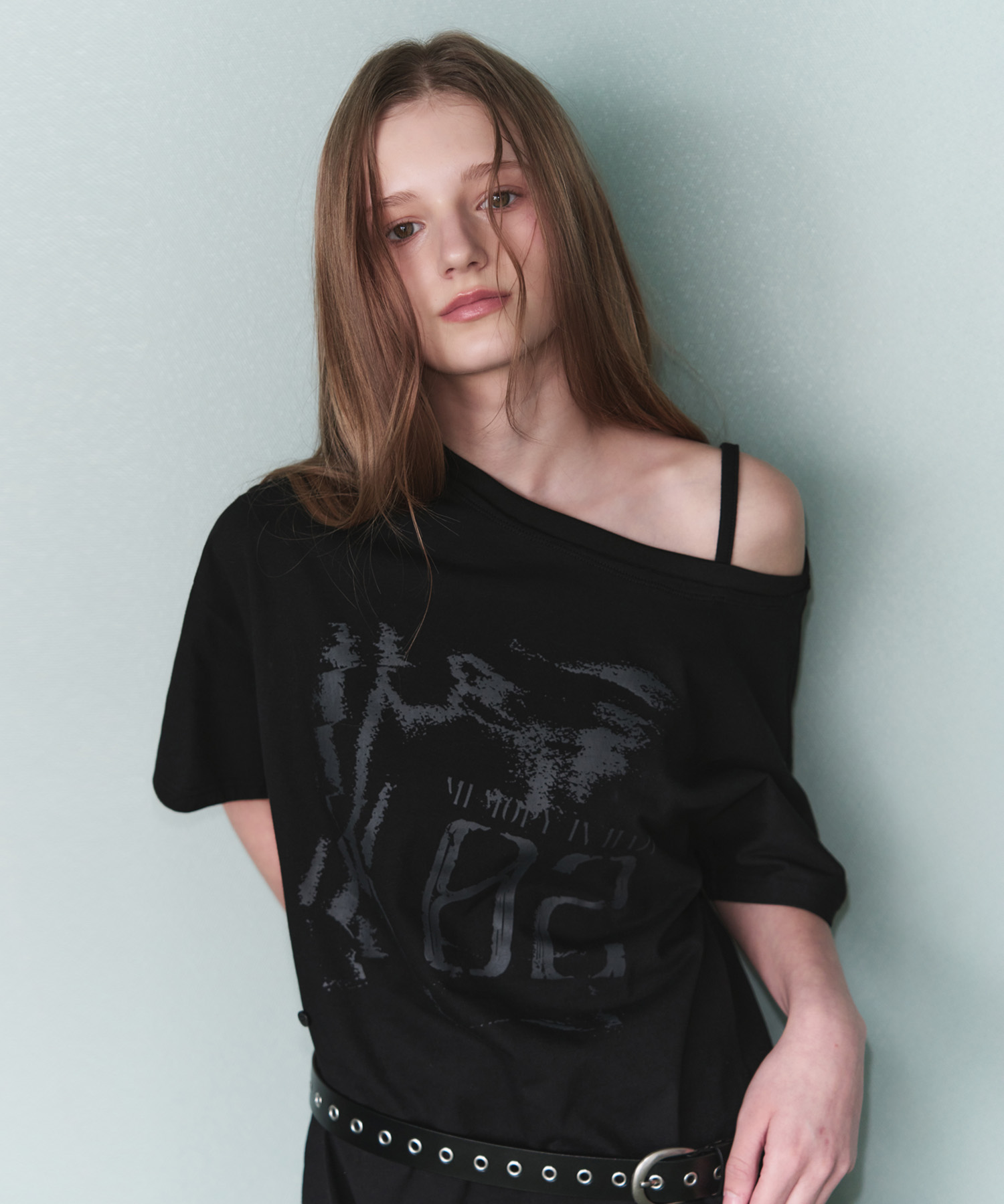 Vintage Slit One-shoulder T-Shirt [BLACK]
