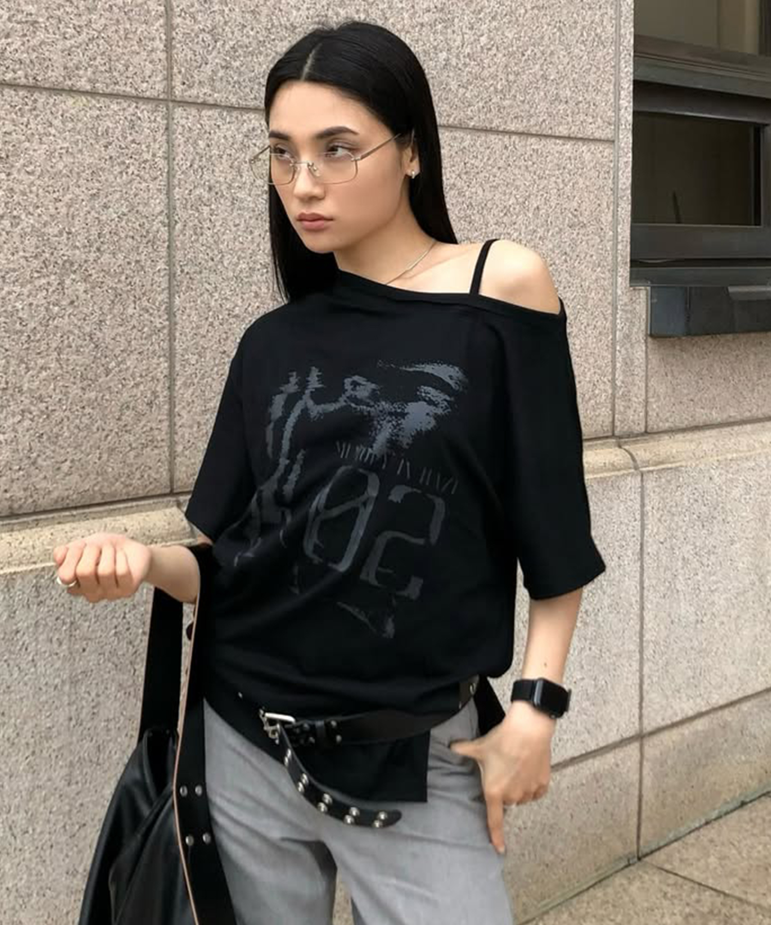 Vintage Slit One-shoulder T-Shirt [BLACK]