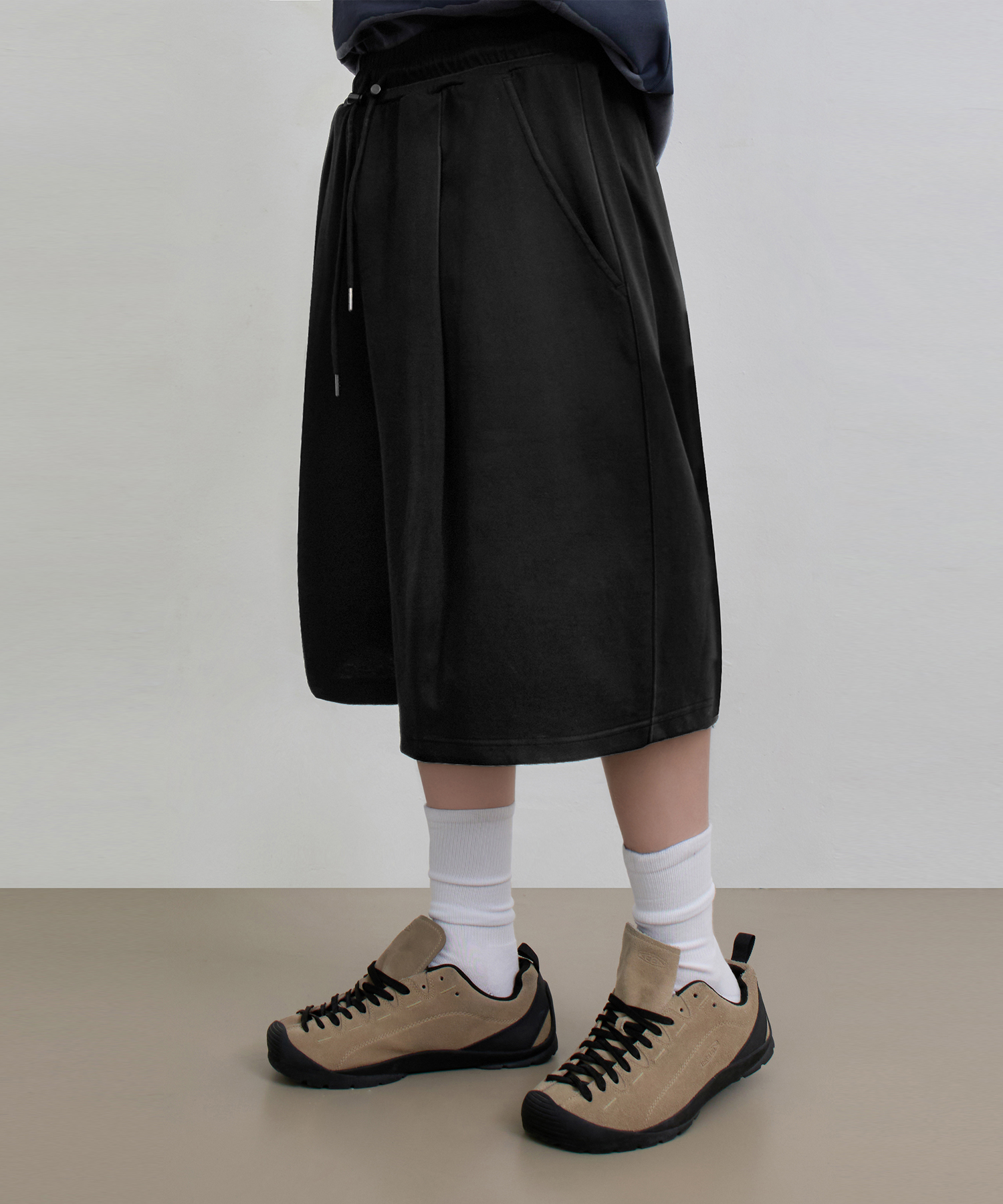 © EVERYONE’S COOLMAX® FABRIC ONE-TUCK SWEAT HALF PANTS_3 COLOR