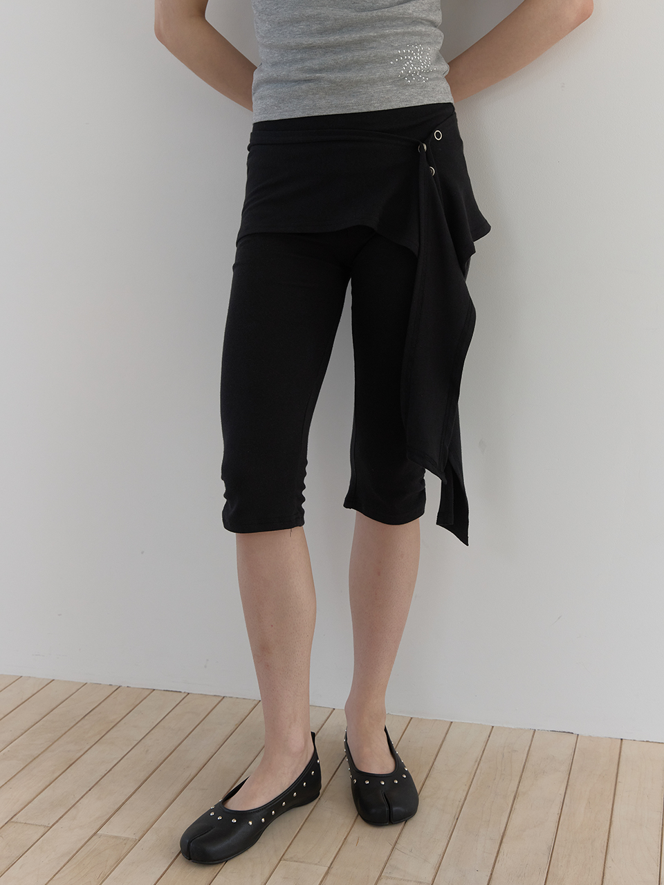 SCARF LAYERED CAPRI PANTS (BLACK)