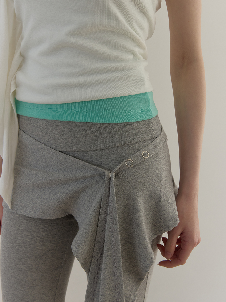 SCARF LAYERED CAPRI PANTS (MELANGE GREY)