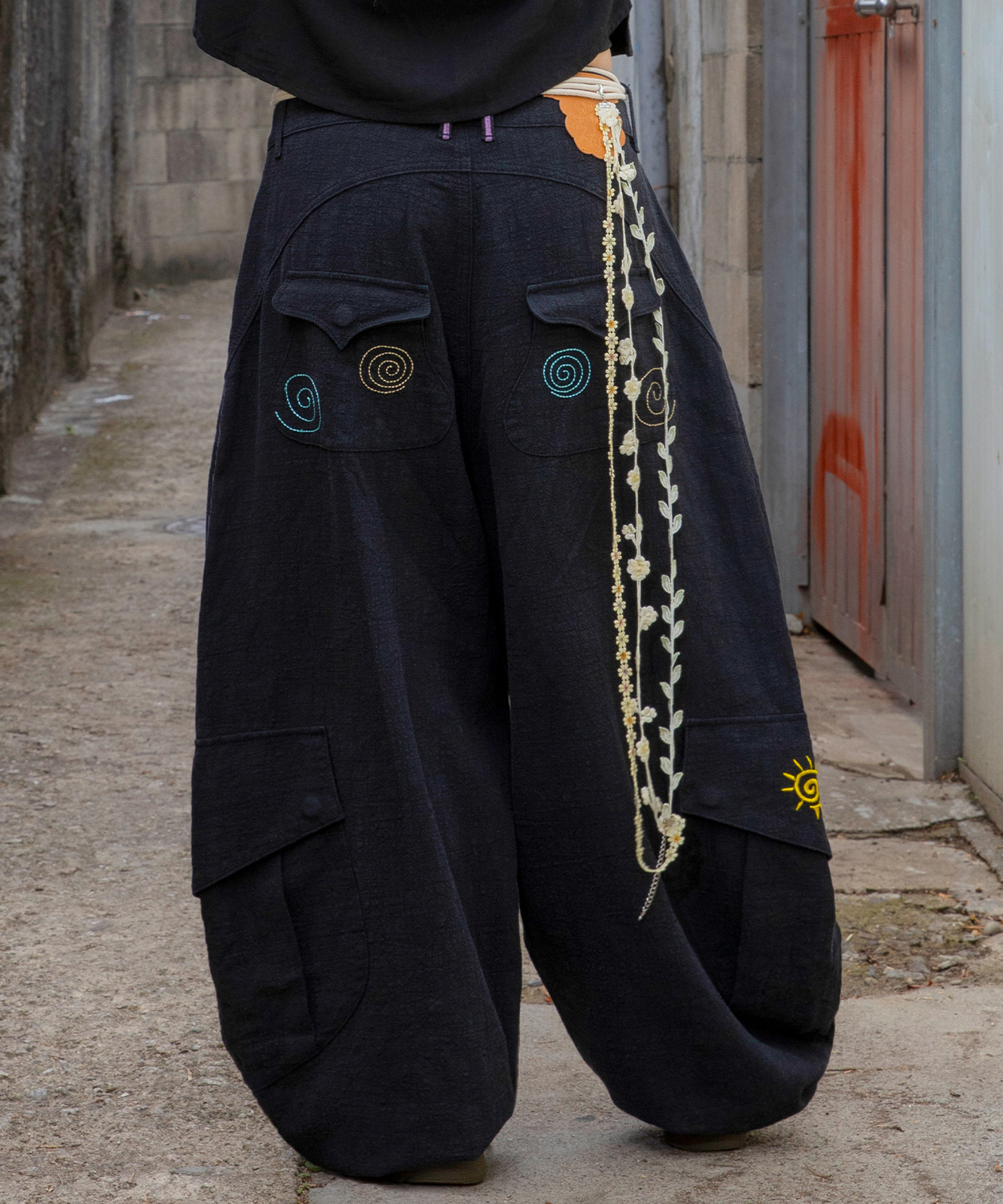 Брюки-баллоны из льна с защипами WXP100 (Black)