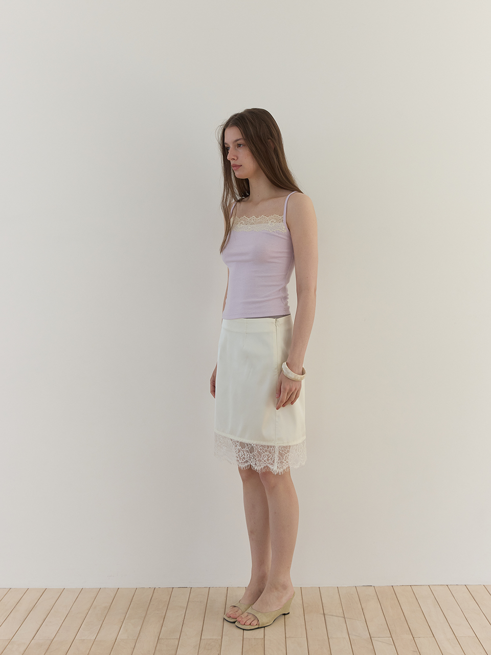 PALE LACE SLEEVELESS (VIOLET)
