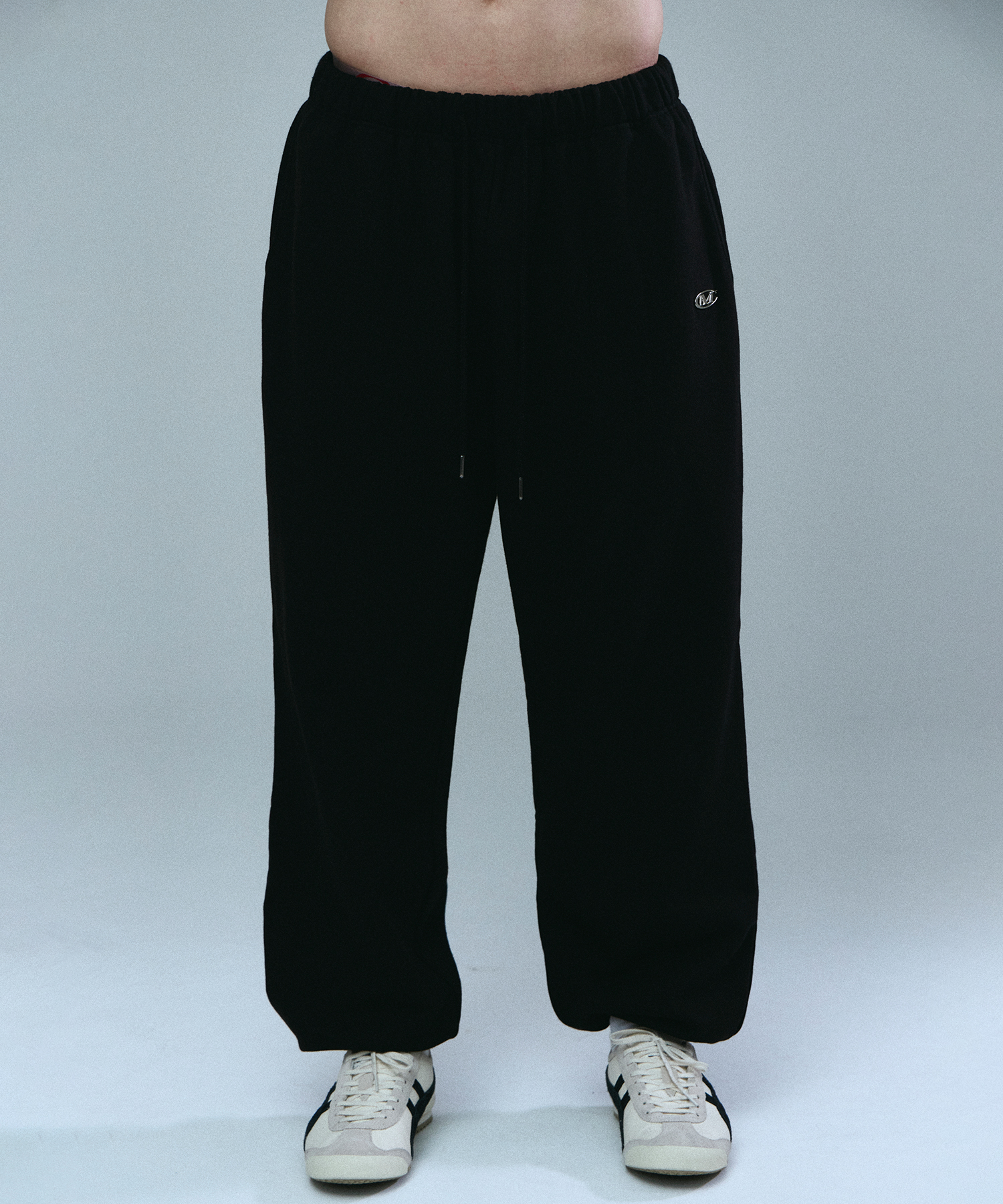 Джоггеры с металлическим логотипом (BLACK)