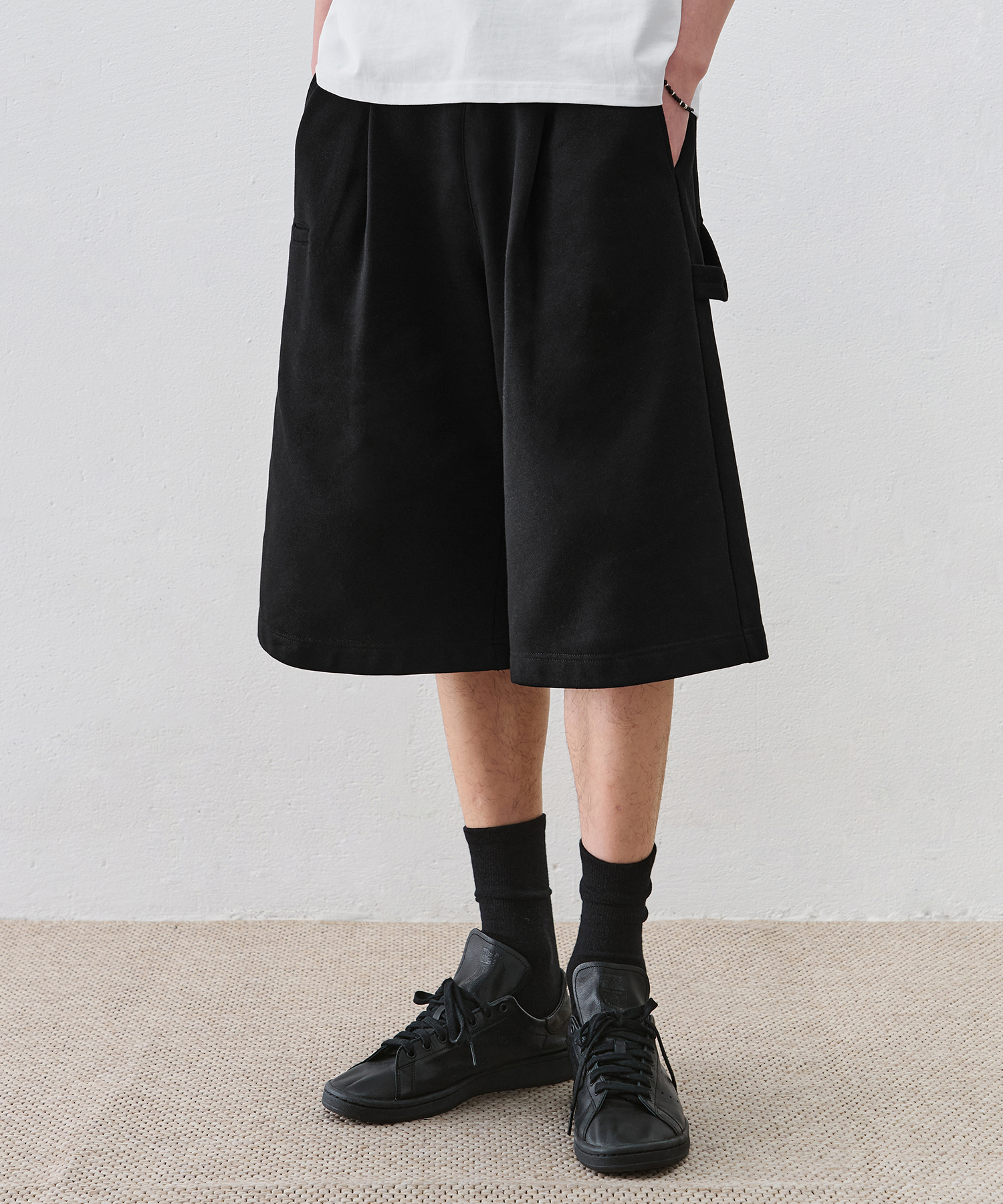 ROBUST LONG BERMUDA SWEAT PANTS [BLACK]