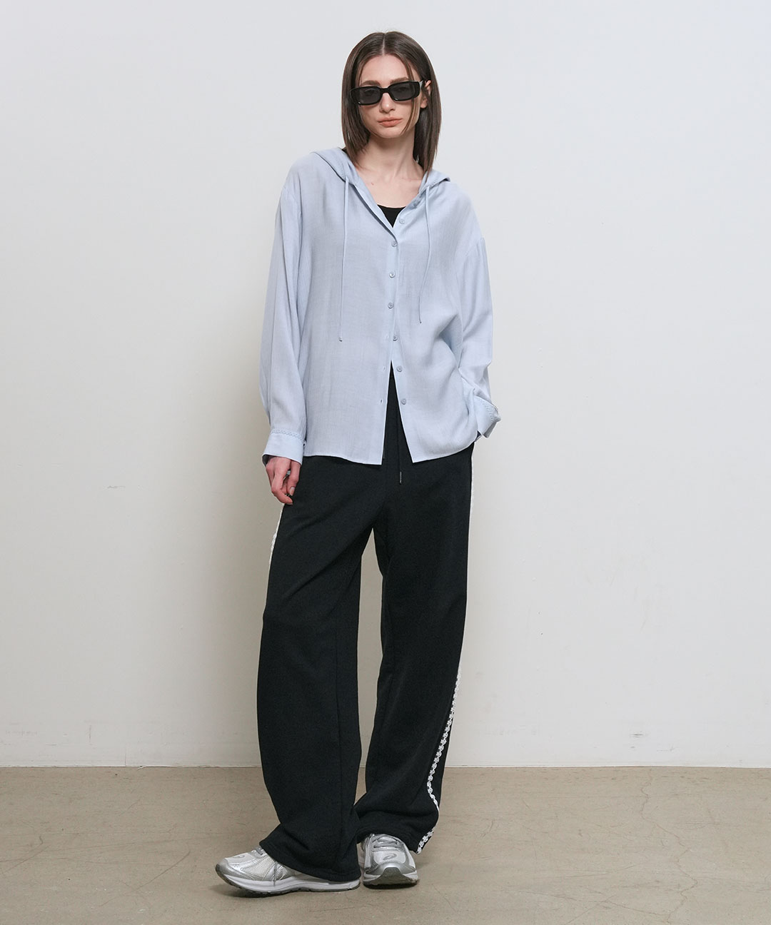 woman loose-fit wrinkle hoodied shirt [sky blue]