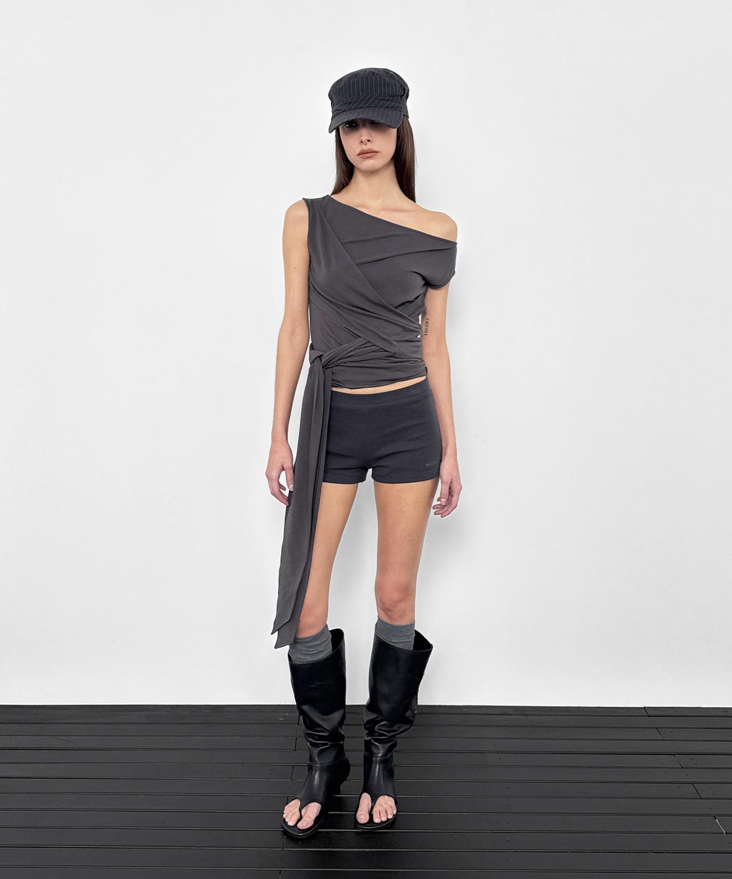 Low-Rise Short Pants_Charcoal