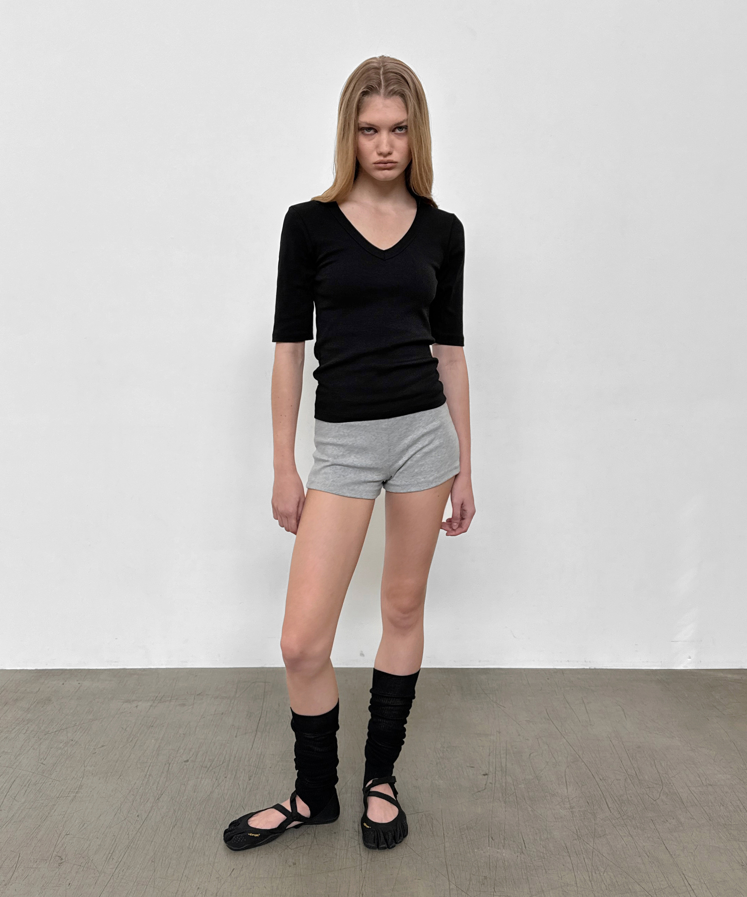 LINE.01 v-neck tee_4color