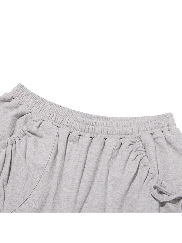KIRSH X CHARMMYKITTY LOOSE FIT HALF SWEAT PANTS