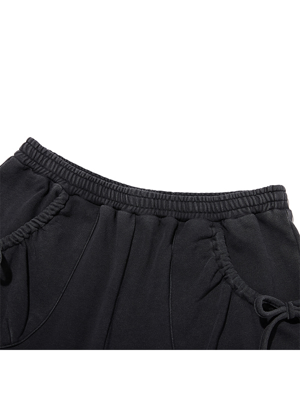 KIRSH X CHARMMYKITTY LOOSE FIT HALF SWEAT PANTS