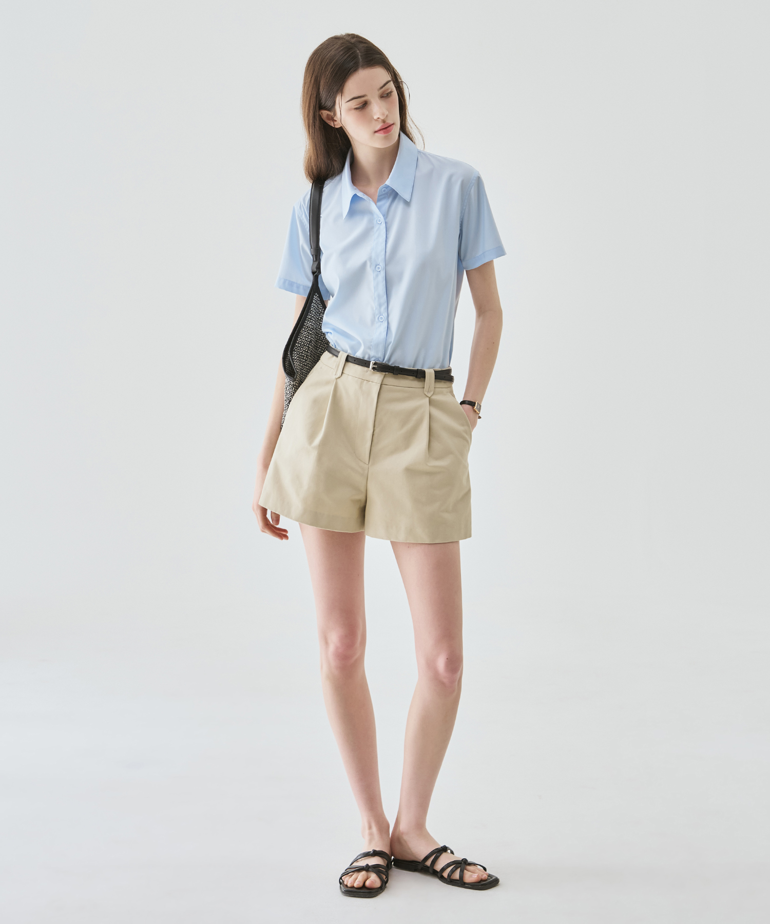 ONE-TUCK TWILL COTTON SHORT брюки [L.BEIGE]