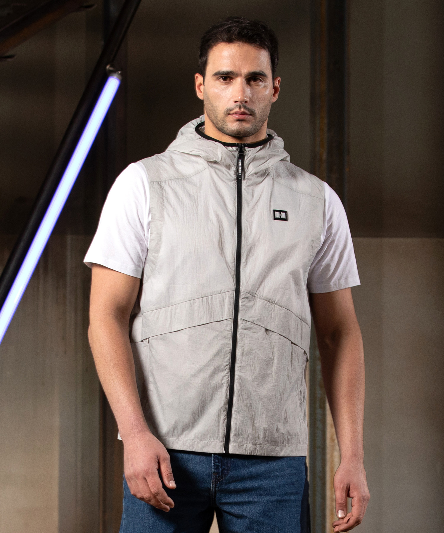 Легкий жилет из нейлона H3 Light Grey