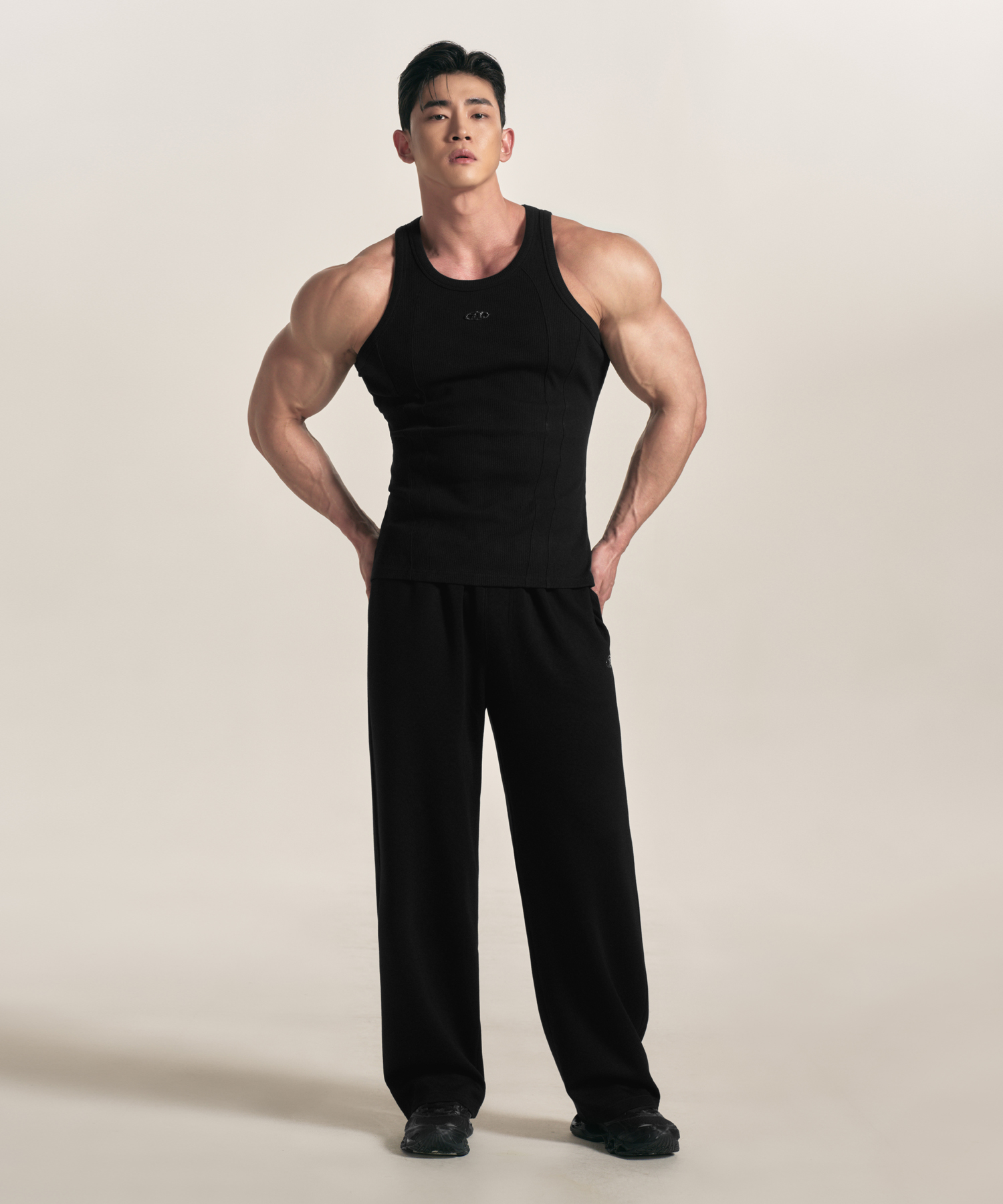 B PENDANT CUT LINE SLEEVELESS [черный]
