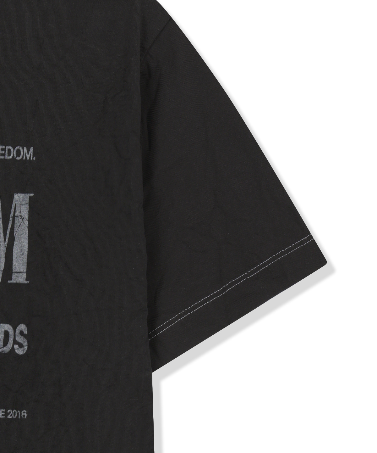 LETTERING GRAFFITI CREASE TOP IN черный