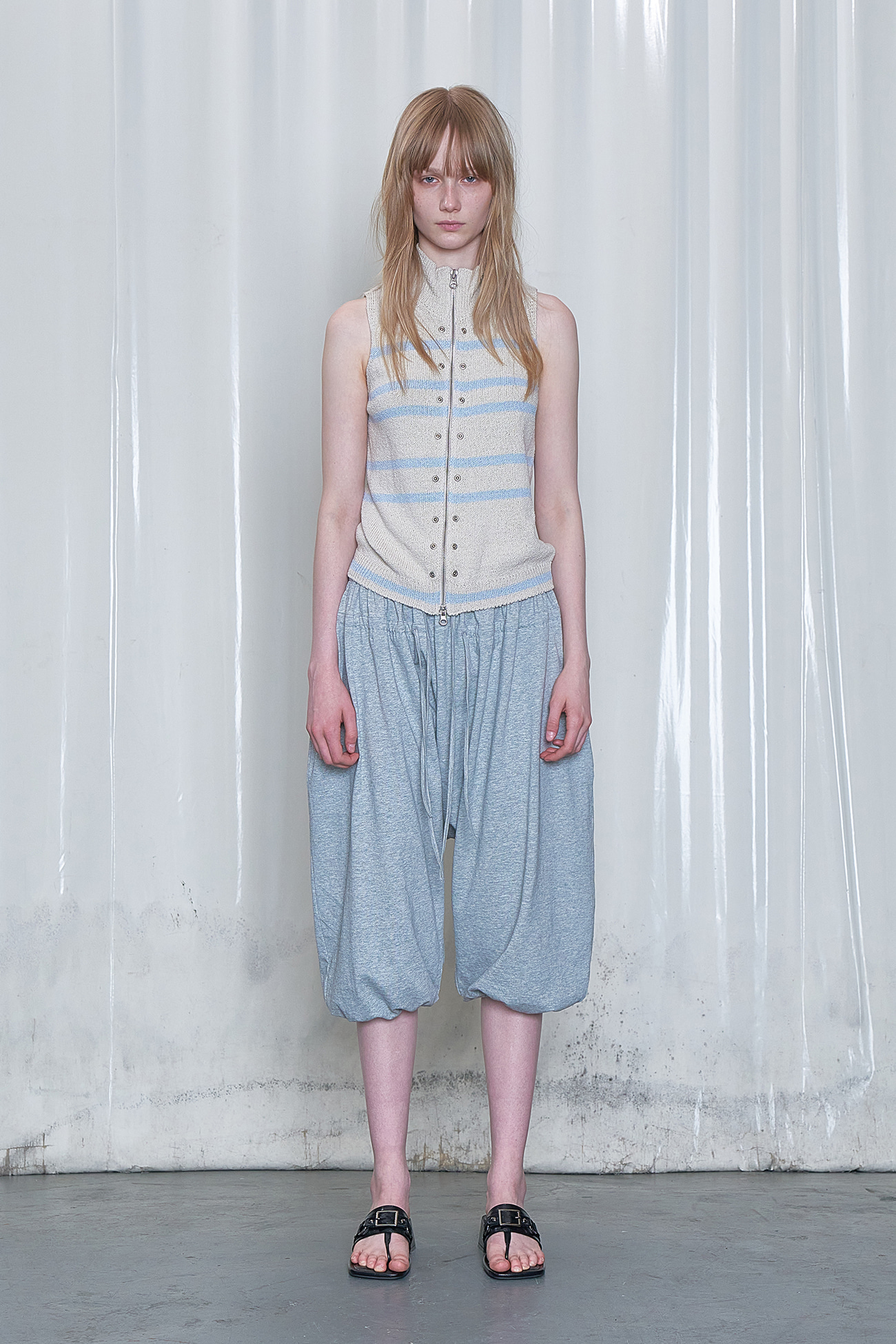 STRIPE KNIT VEST ZIP UP IN LIGHT GREY