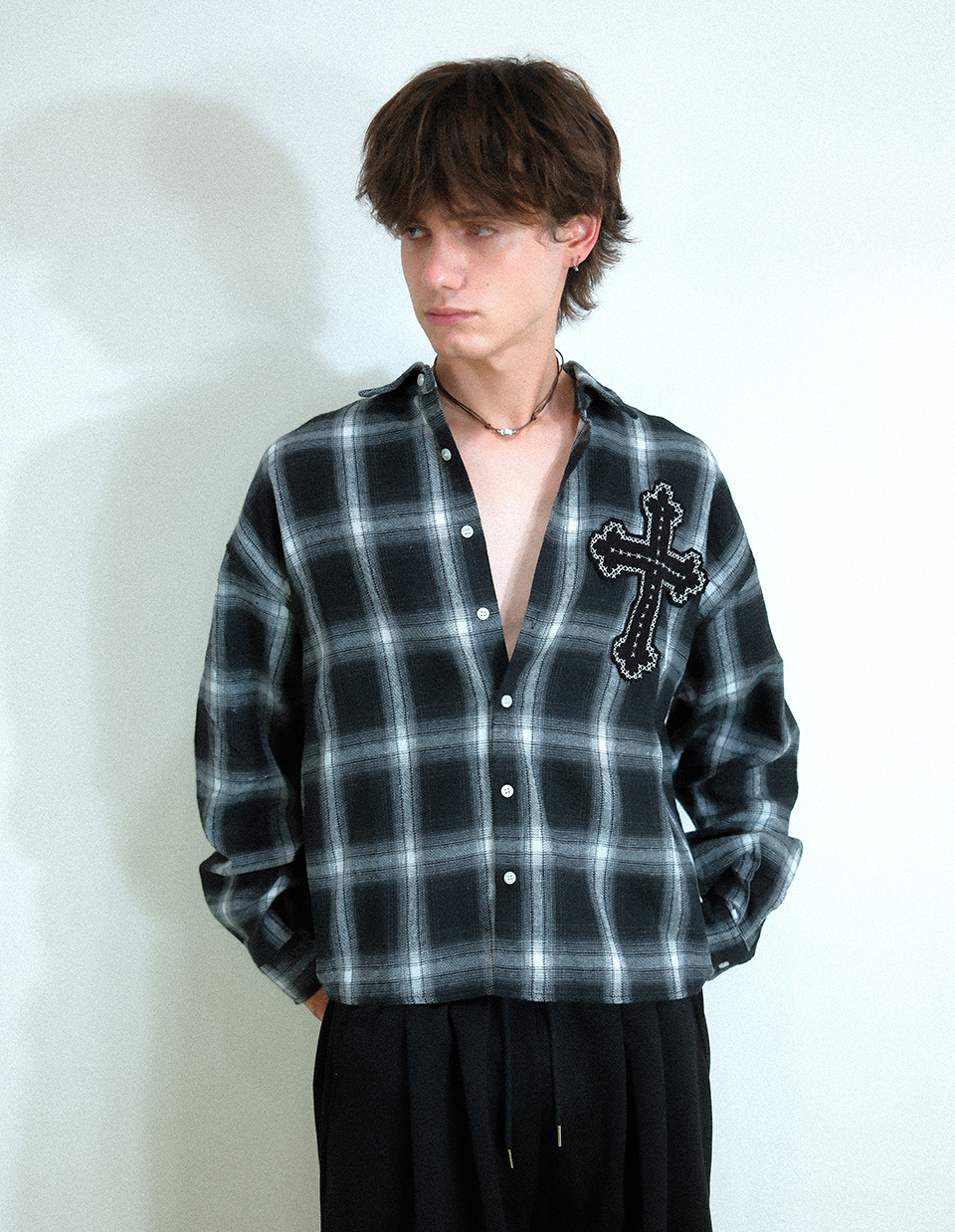 MUSINSA公式 | SK8ER ROCK Void Cross String Necklace ((brown))