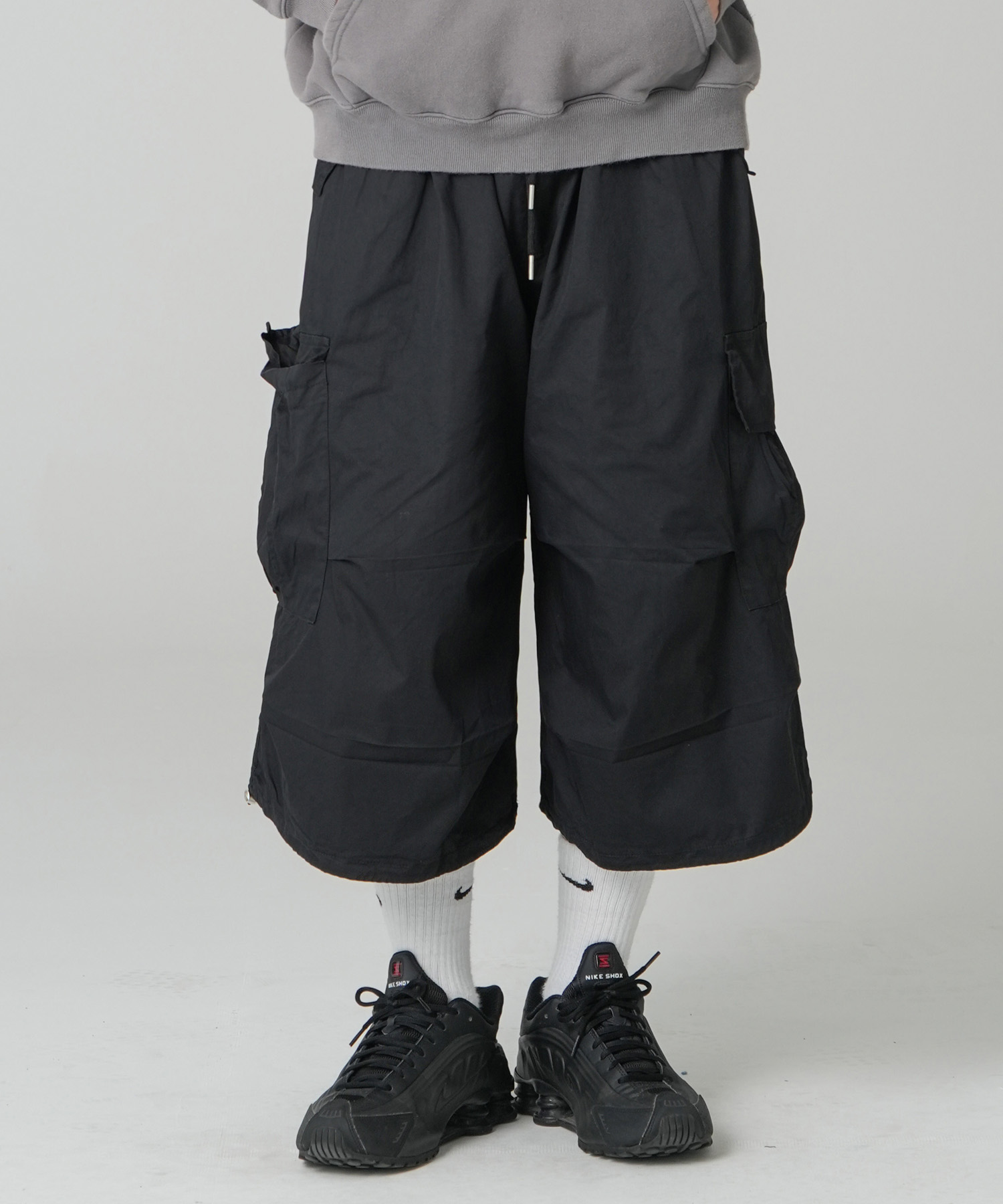 UNISEX TWOWAY WIDE CARGO PARACHUTE SHORT PANTS_BLACK