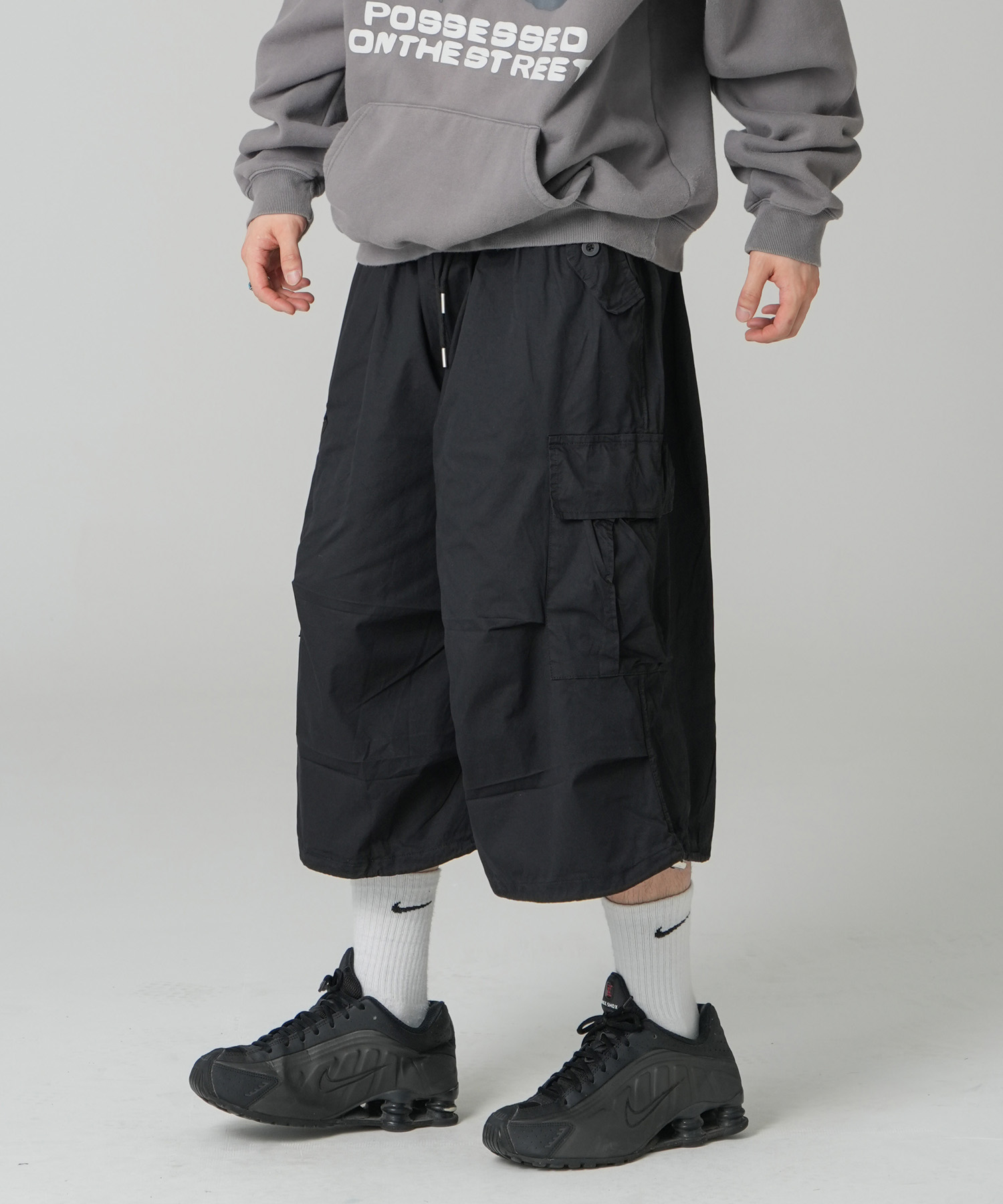 UNISEX TWOWAY WIDE CARGO PARACHUTE SHORT PANTS_BLACK