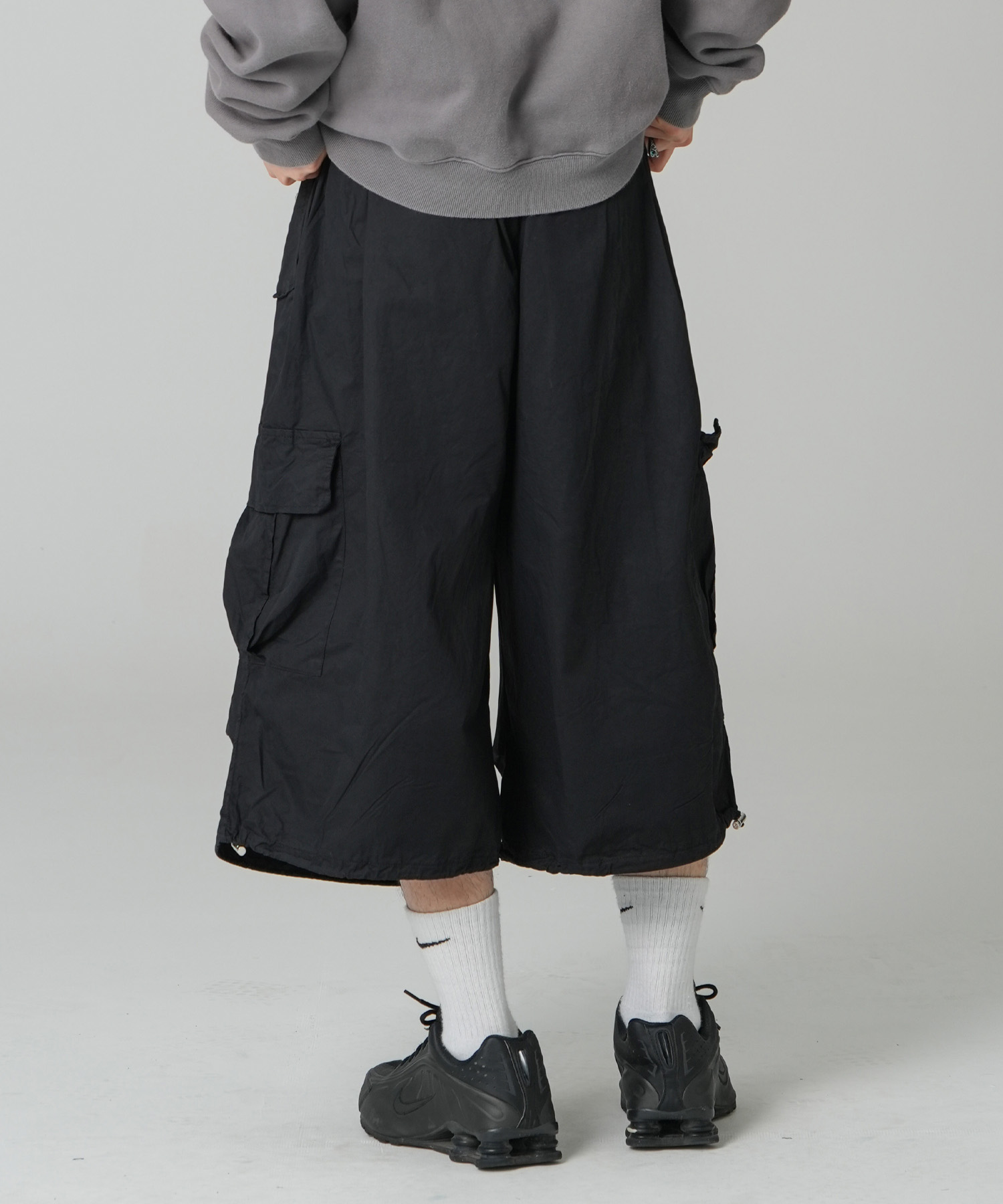 UNISEX TWOWAY WIDE CARGO PARACHUTE SHORT PANTS_BLACK