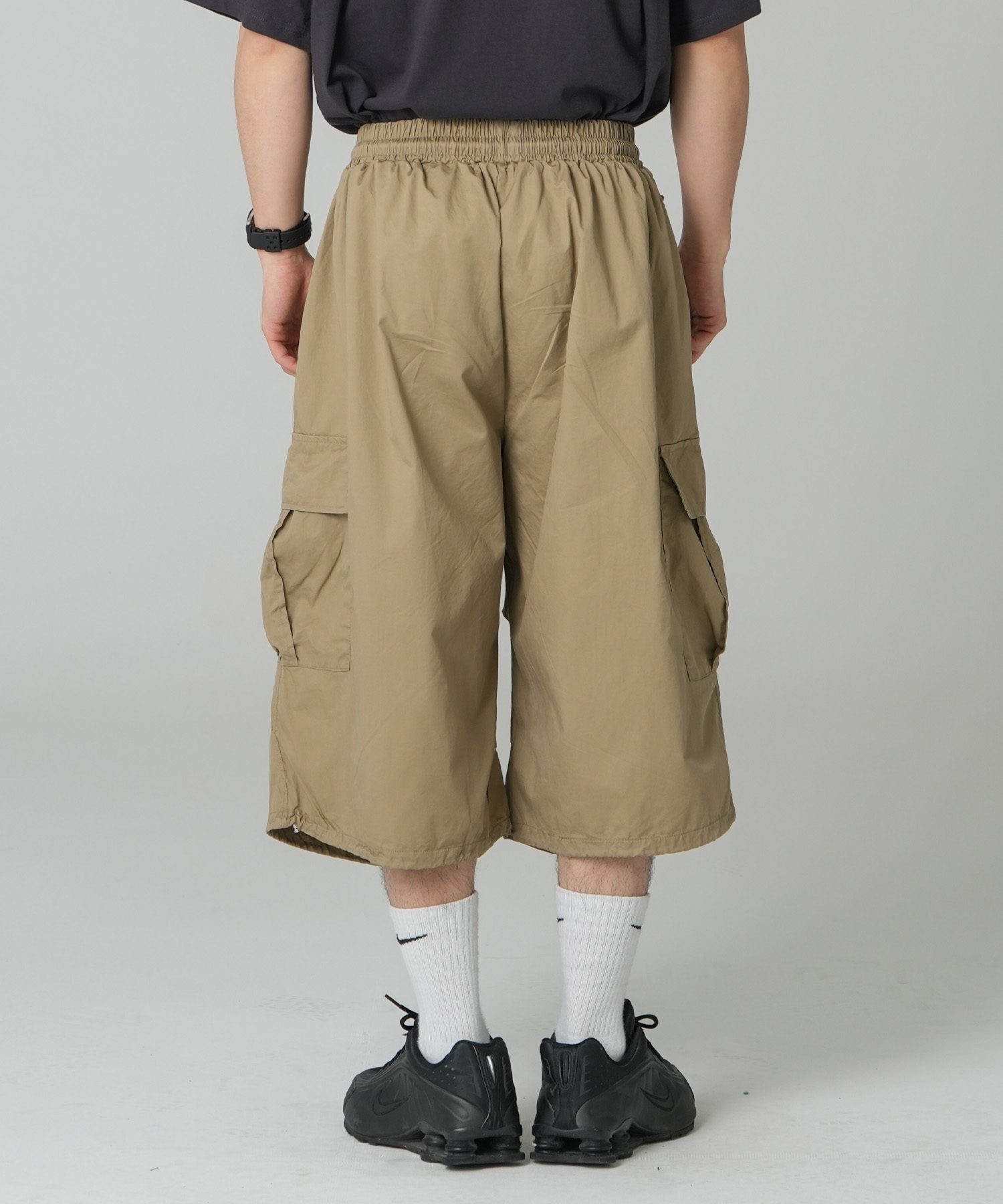 UNISEX TWOWAY WIDE CARGO PARACHUTE SHORT PANTS_BEIGE