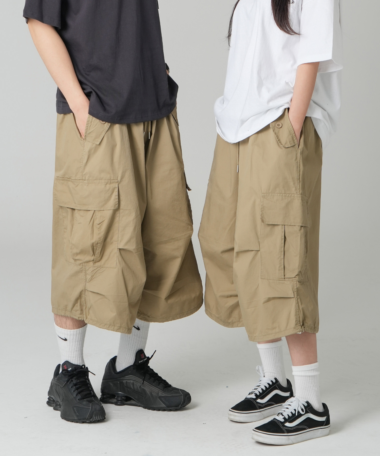 UNISEX TWOWAY WIDE CARGO PARACHUTE SHORT PANTS_BEIGE