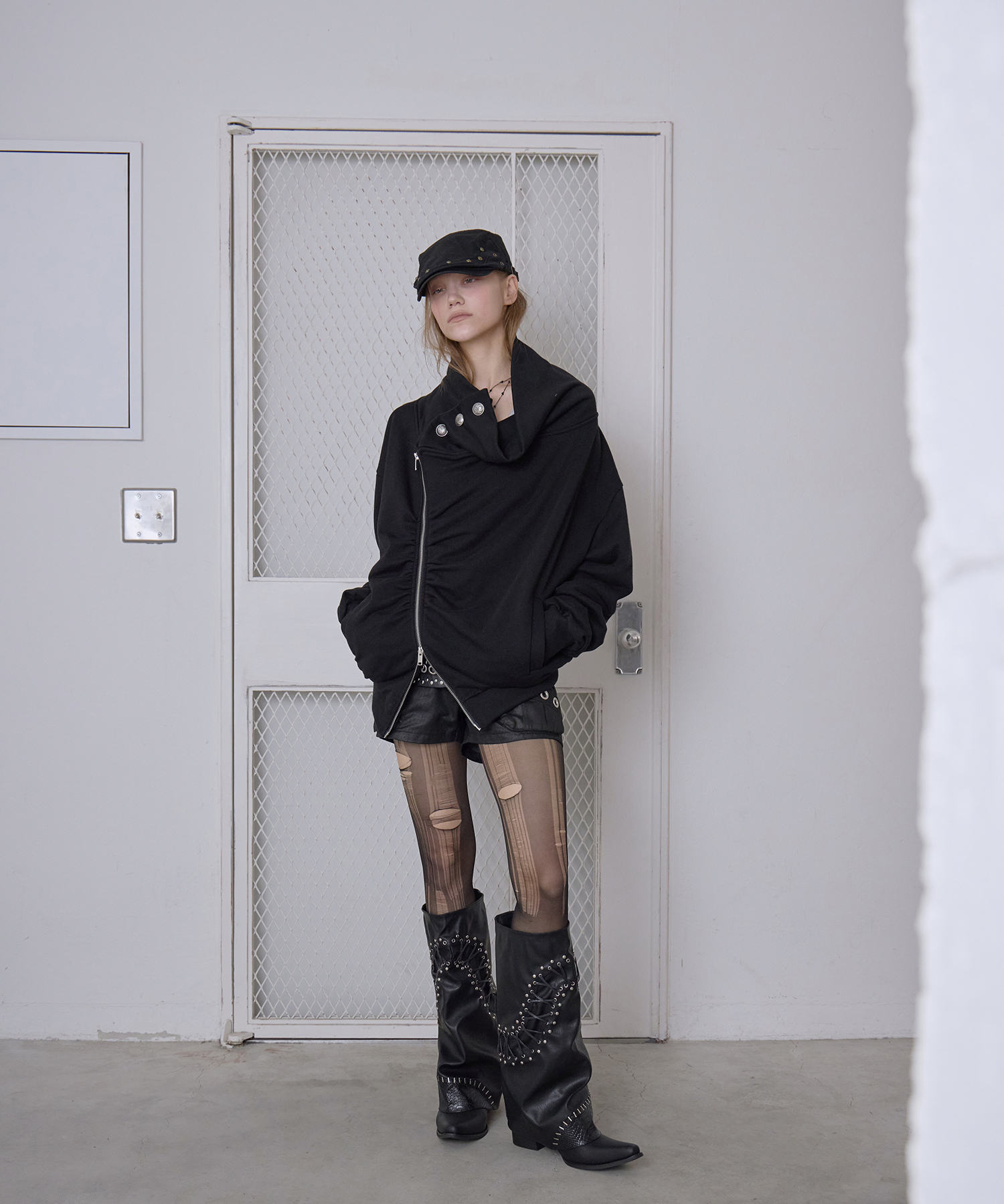 GLORY RUCHED ZIP UP / BLACK
