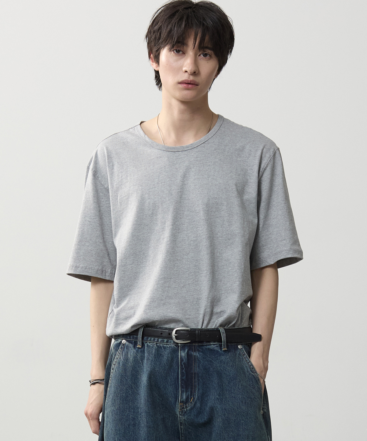 Футболка regular fit с U-вырезом
